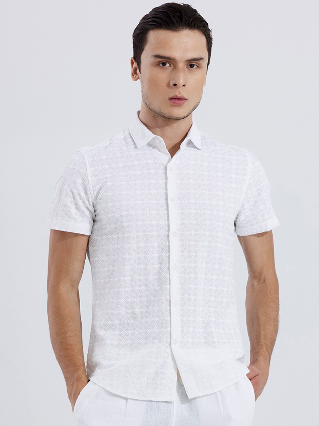 

Snitch White Classic Self Design Slim Fit Pure Cotton Casual Shirt