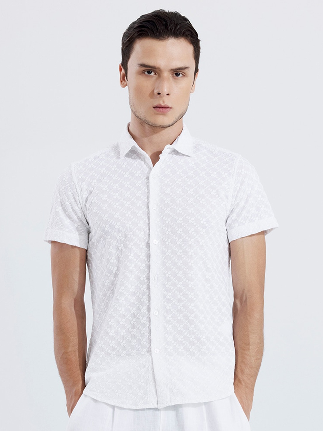 

Snitch White Classic Self Design Slim Fit Pure Cotton Casual Shirt