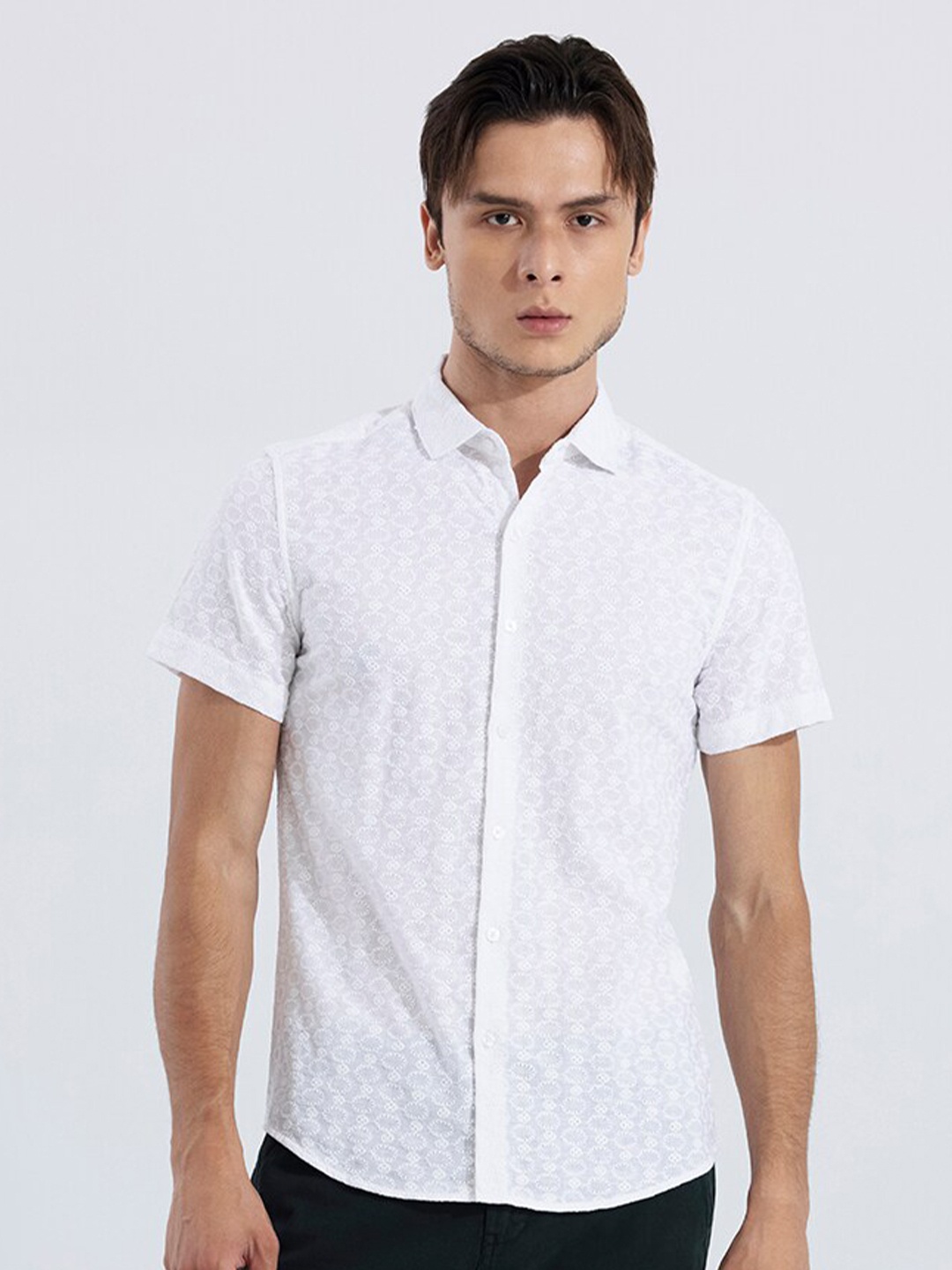 

Snitch White Classic Self Design Slim Fit Pure Cotton Casual Shirt