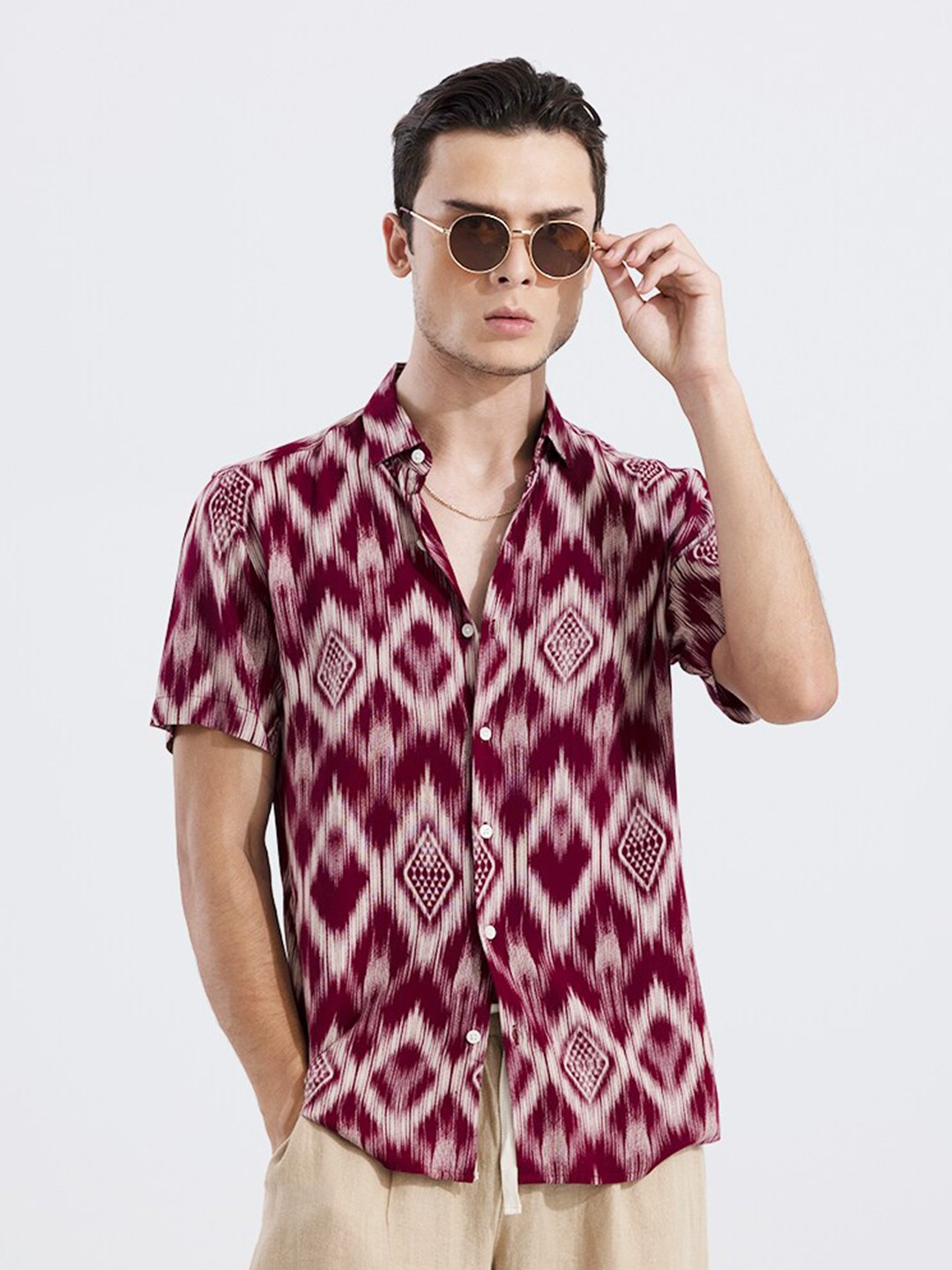 

Snitch Red Classic Slim Fit Geometric Printed Casual Shirt