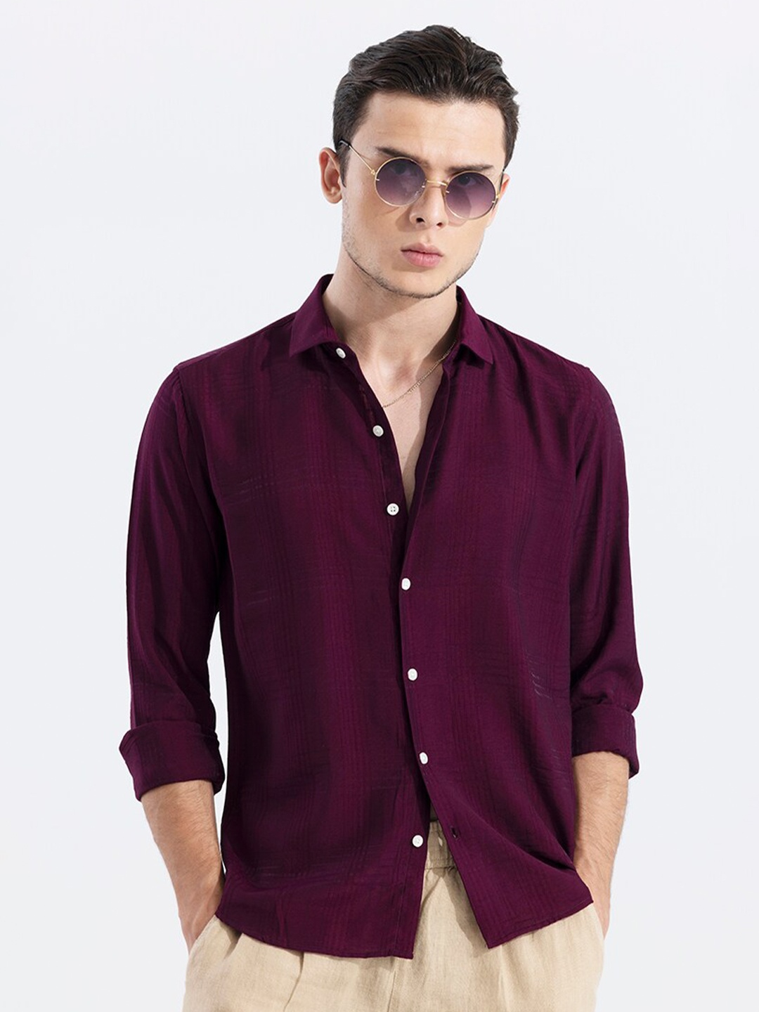 

Snitch Maroon Classic Spread Collar Slim Fit Pure Cotton Casual Shirt