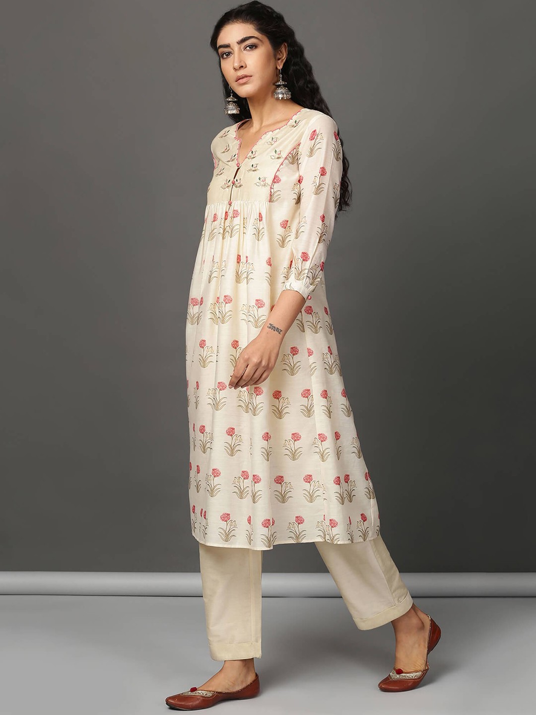 

NUHH Floral Printed Empire Kurta With Trousers, Off white