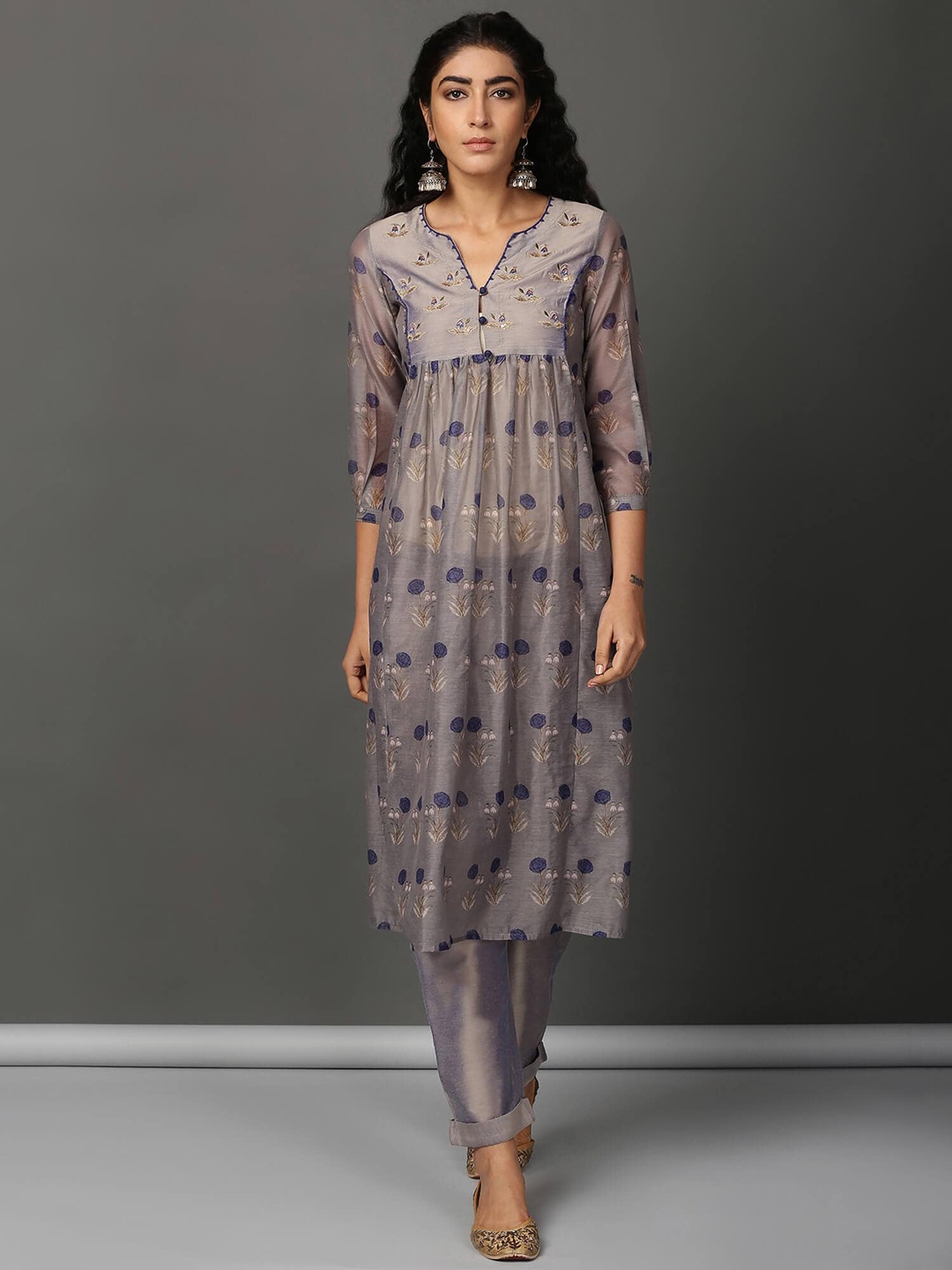 

NUHH Floral Embroidered Thread Work Empire Kurta With Trousers, Grey