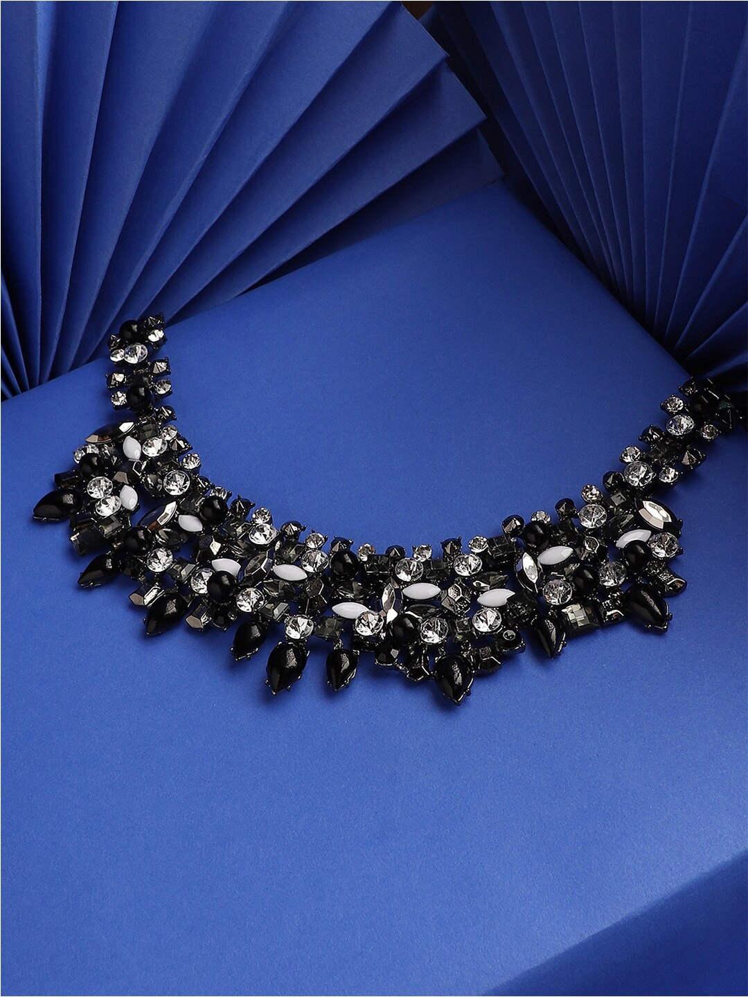 

SOHI Artificial Stones Necklace, Black