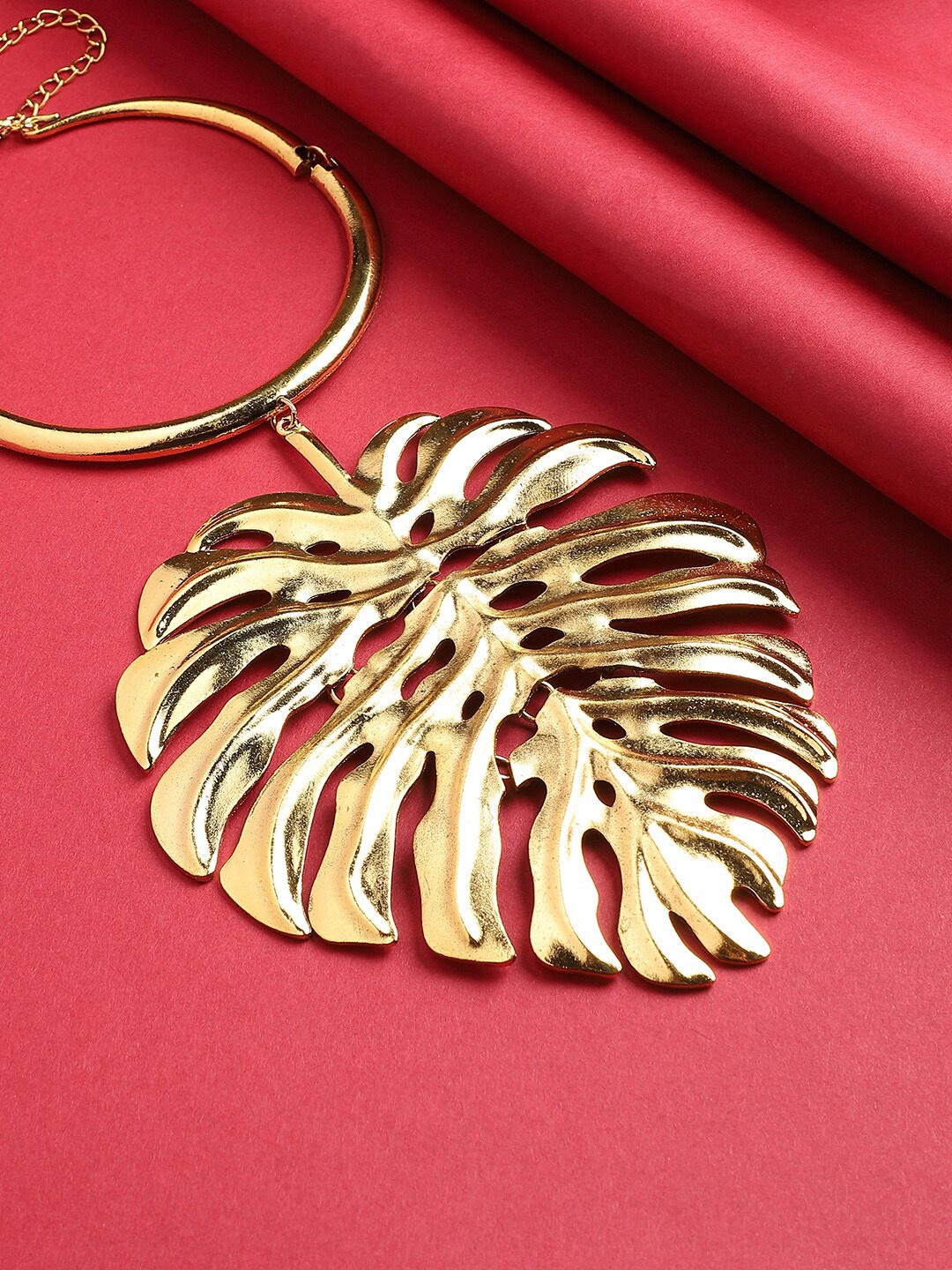 

SOHI Gold-Plated Necklace