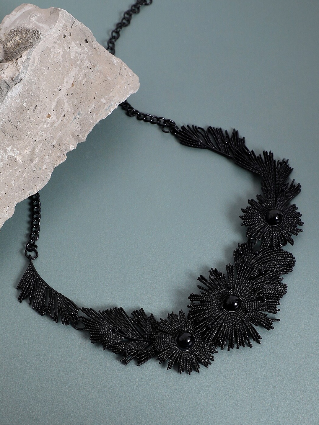 

SOHI Floral Choker Minimal Necklace, Black