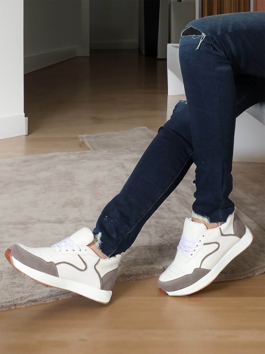 

The Roadster Lifestyle Co. Women White & Grey Colourblocked Lightweight Sneakers