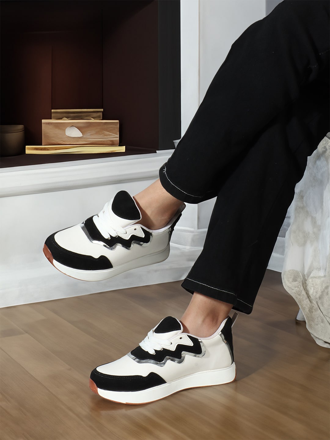 

The Roadster Lifestyle Co. Women White & Black Lightweight Comfort Insole Basics Sneakers
