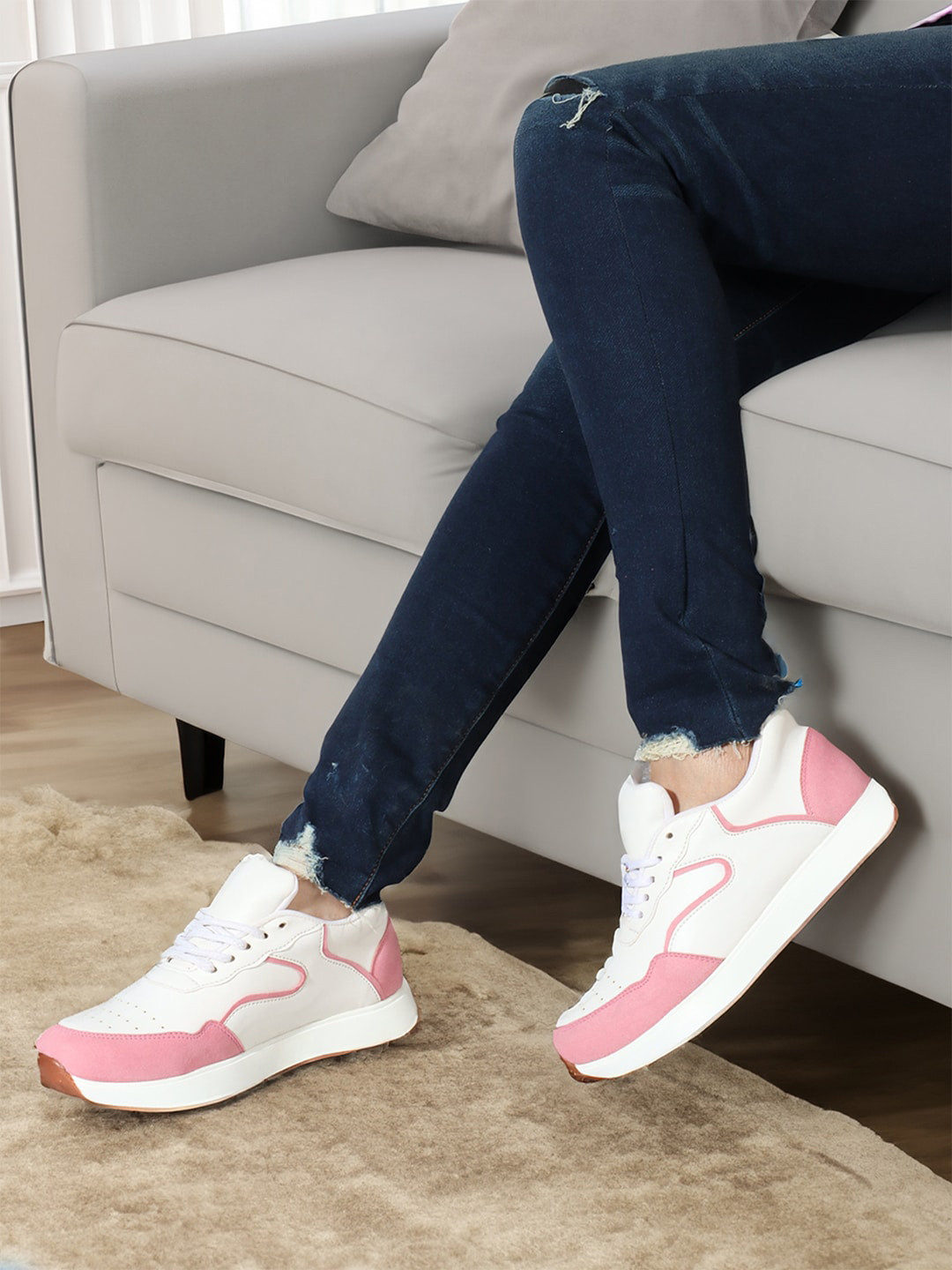 

Roadster Women Pink Lightweight Casual Sneakers