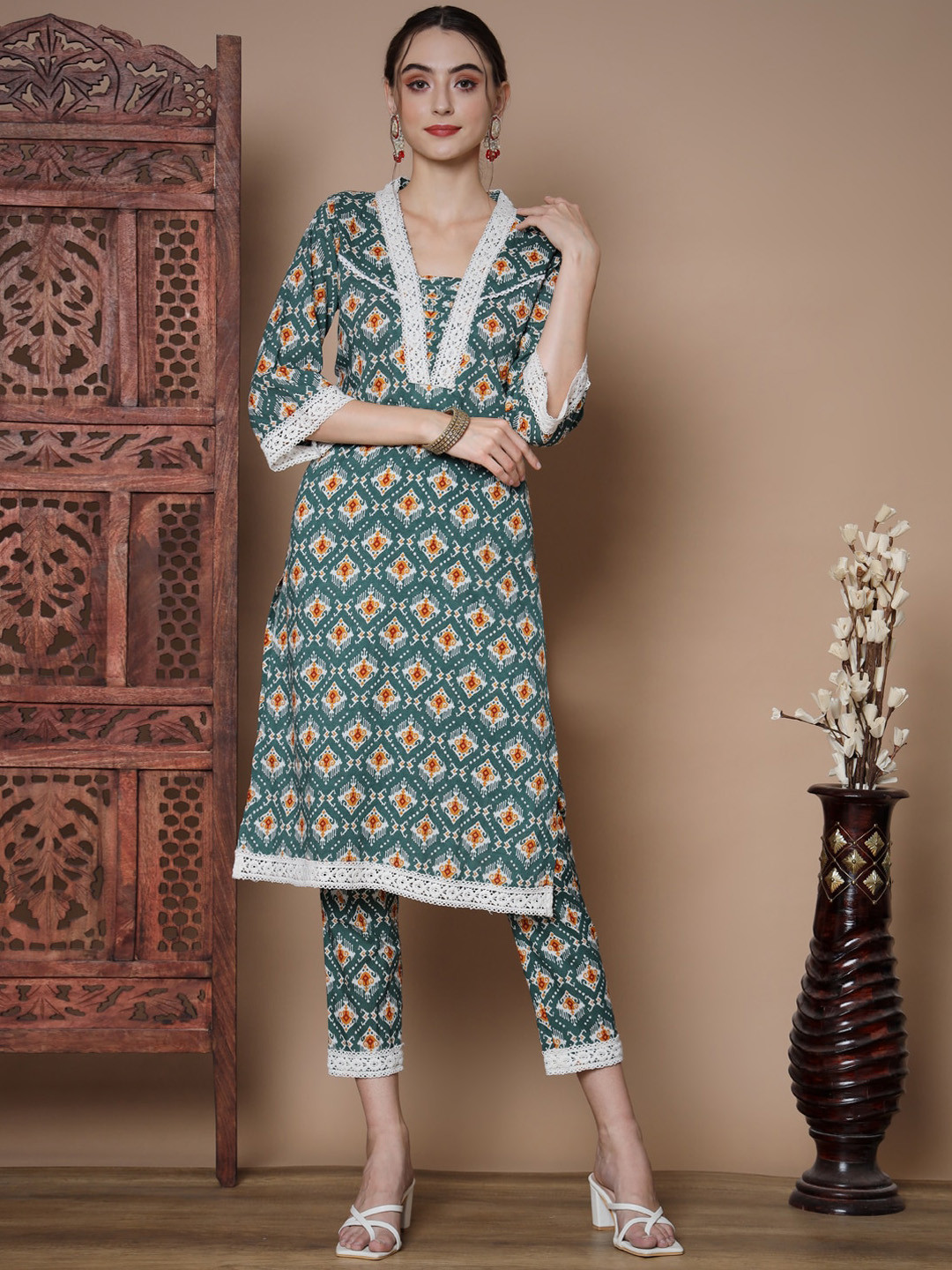

Sangria Green & White Ethnic Motifs Printed Pure Cotton Straight Kurta & Trousers
