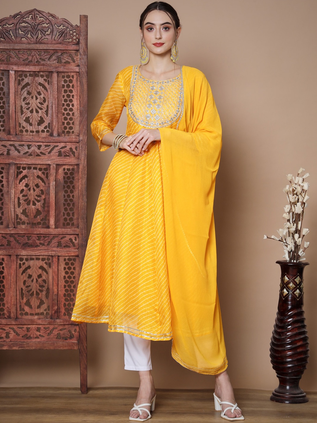 

Sangria Yellow Leheriya Printed Gotta Patti Kurta & Trousers With Dupatta