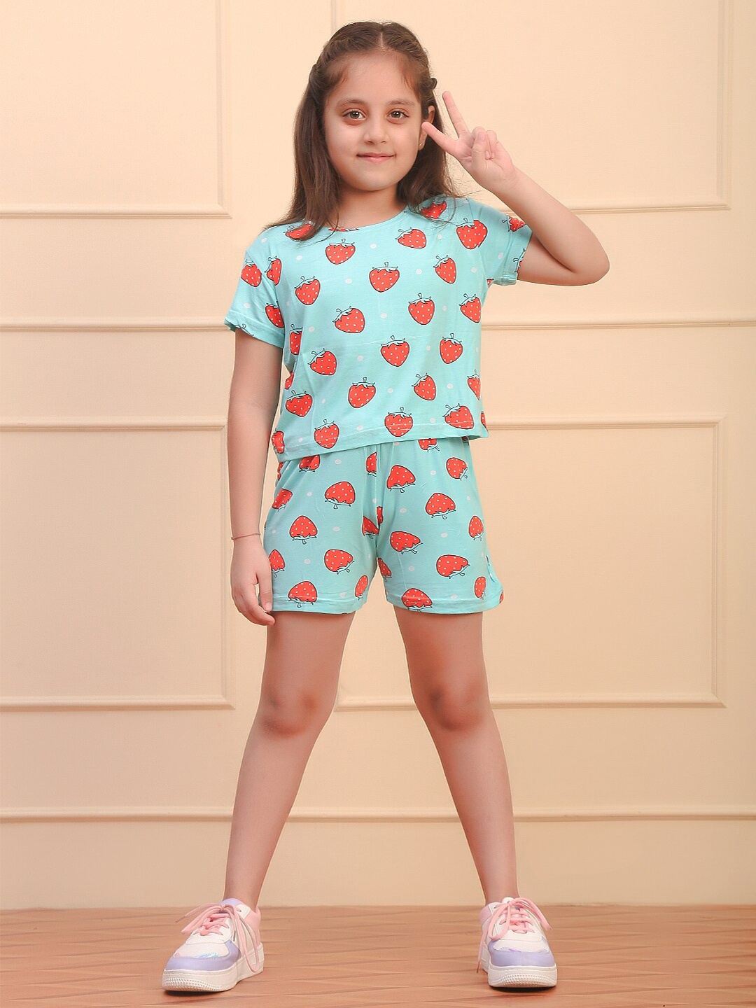 

Ninos Dreams Girls Printed Pure Cotton T-shirt With Shorts, Blue