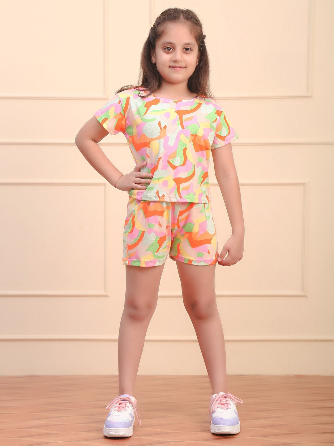 

Ninos Dreams Girls Abstract Printed Pure Cotton T-shirt With Shorts, Yellow
