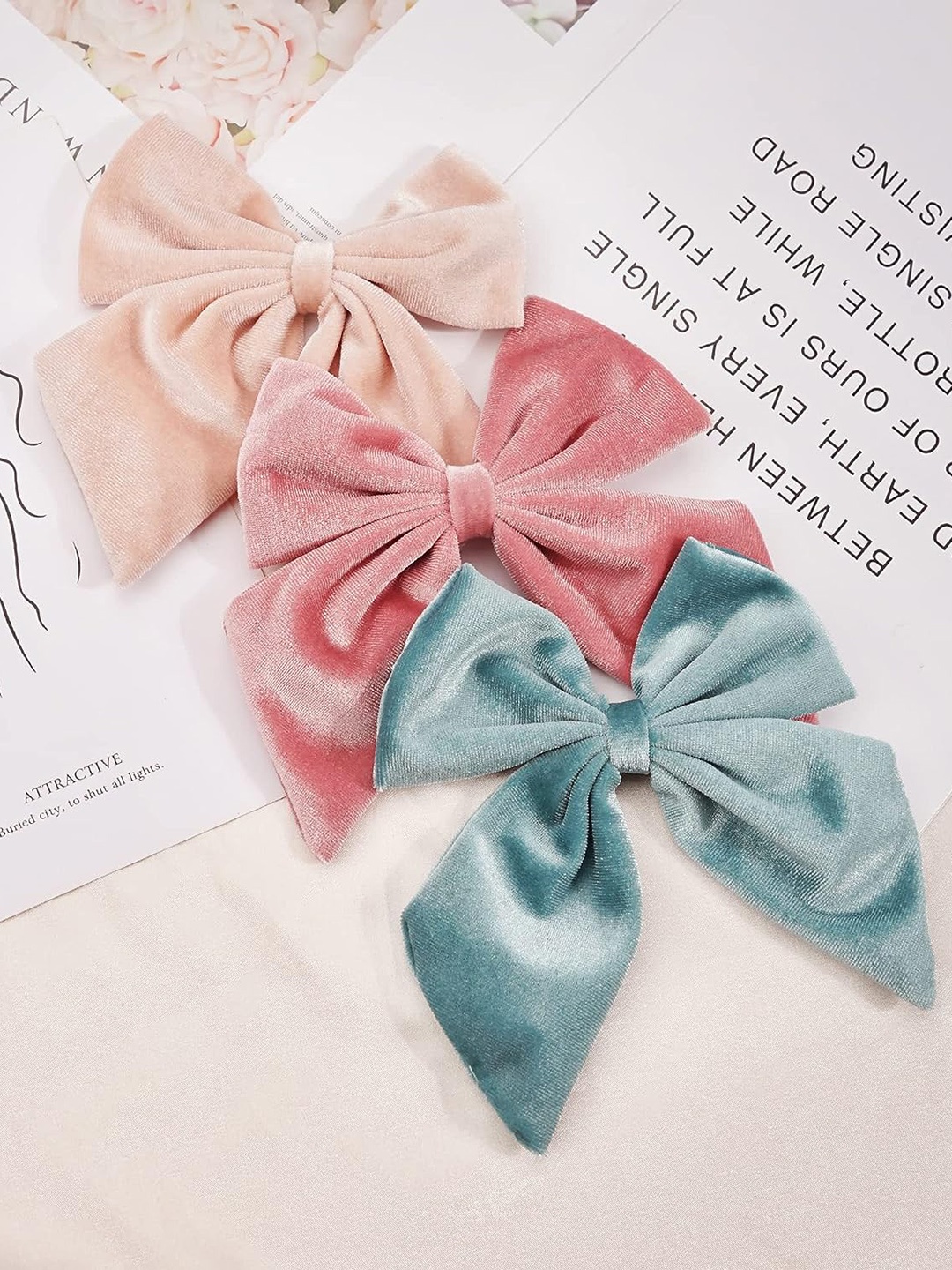 

CHANDERKASH Set Of 3 Assorted Velvet Bow Alligator Hair Clips