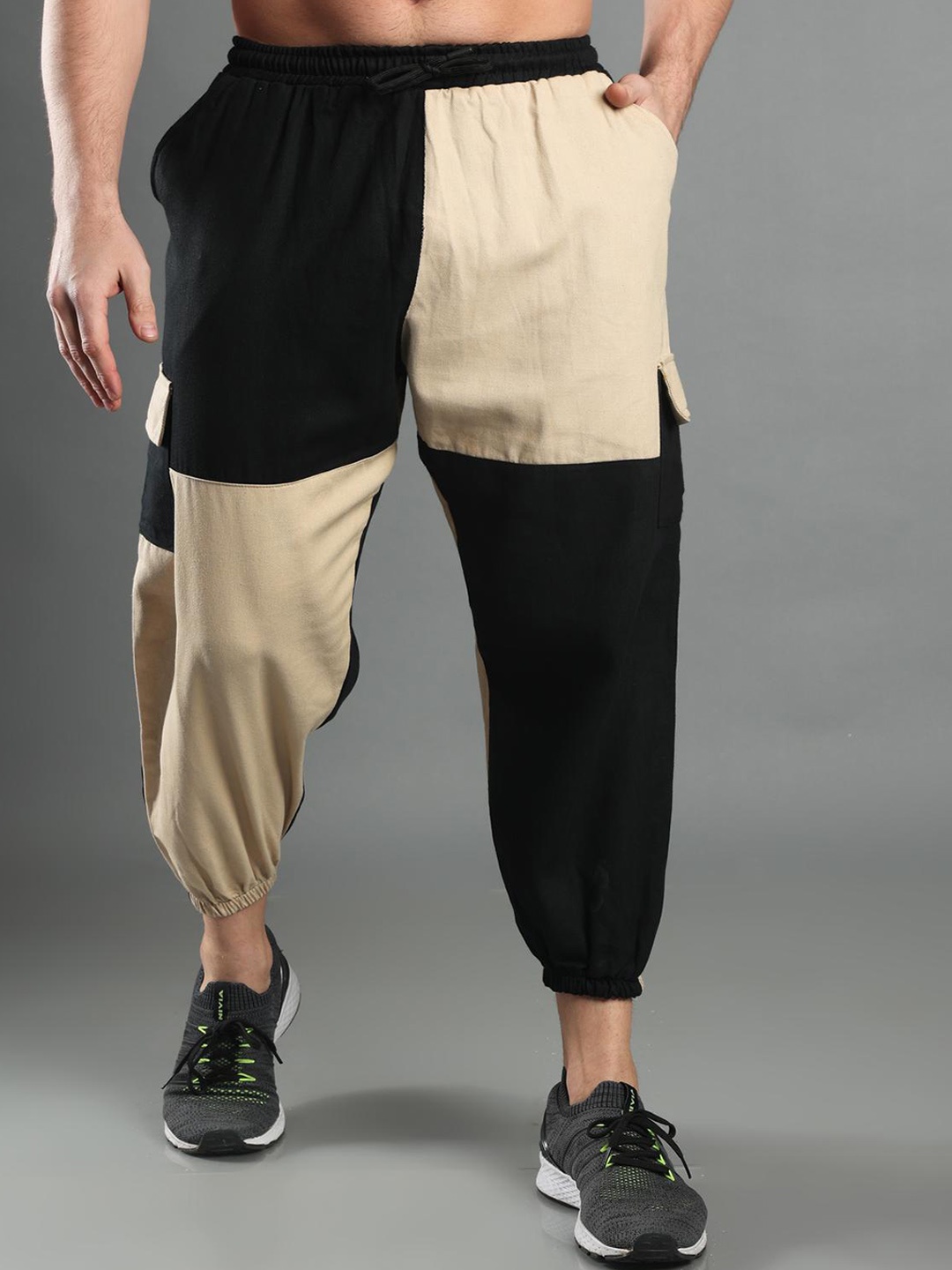 

The Dance Bible Men Colorblocked Anti Odour Twill Joggers, Beige