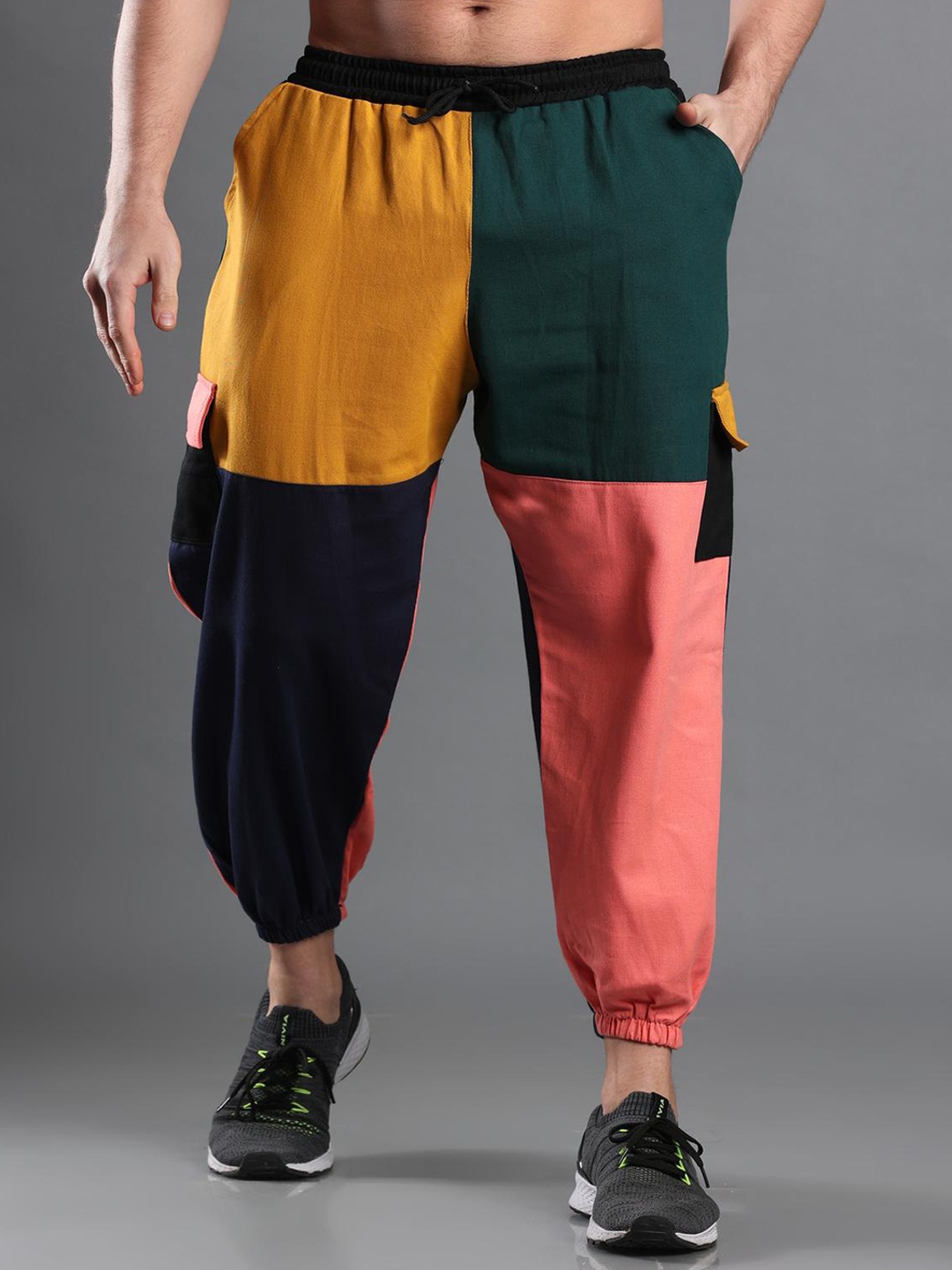 

The Dance Bible Men Colorblocked Anti Odour Twill Joggers, Green