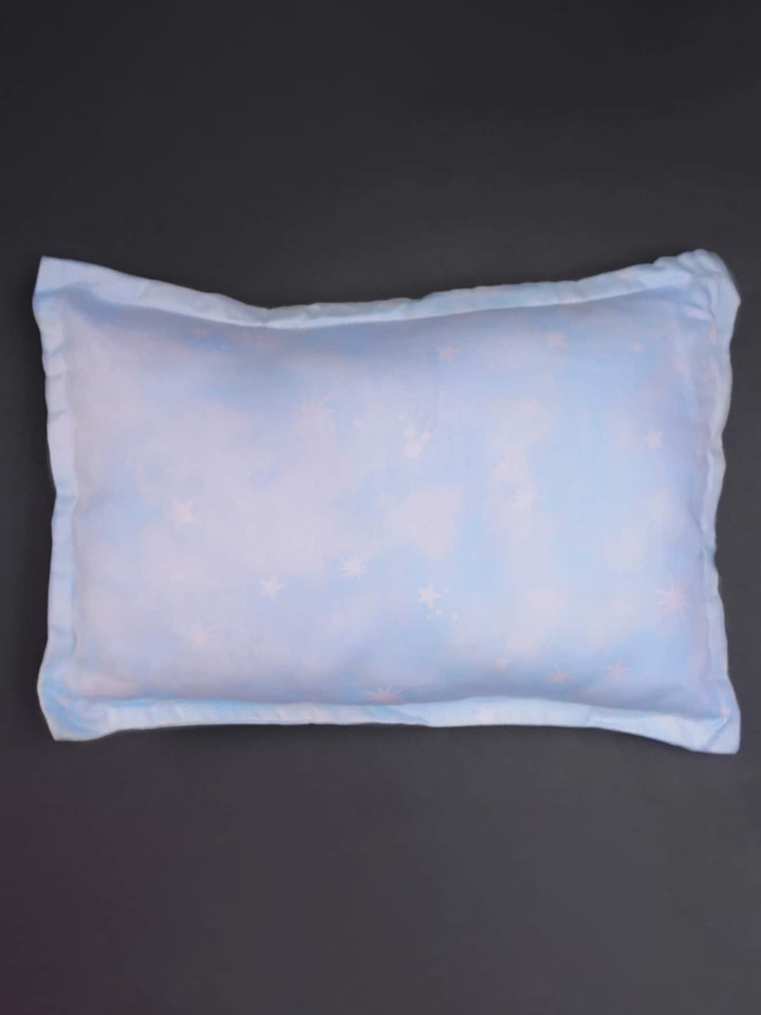 

Fancy Fluff Infants Blue & White Printed Organic Cotton Baby Pillow