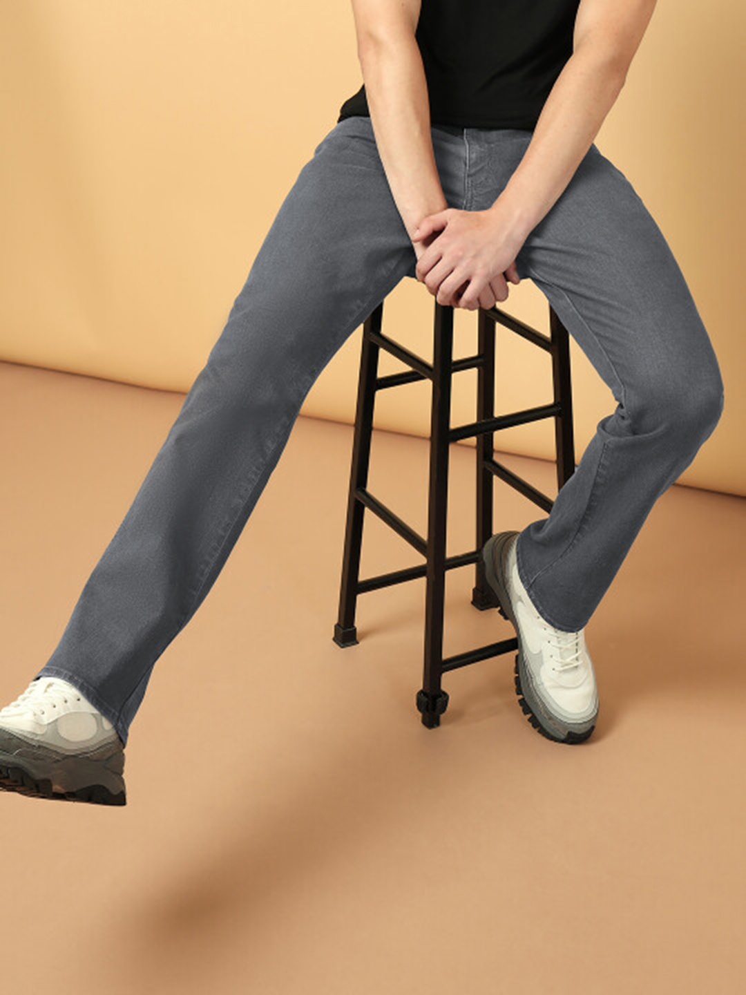 

Wrangler Men Millard Straight Fit Mildly Distressed Light Fade Stretchable Jeans, Grey