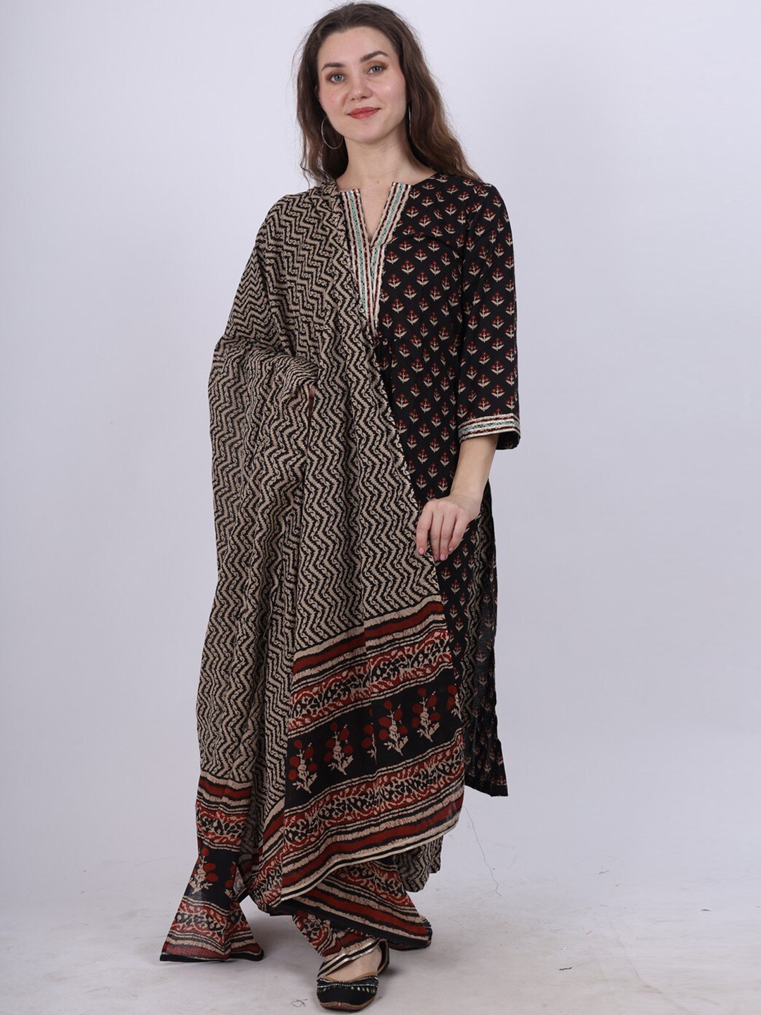 

Spring Soul Floral Printed Pure Cotton Kurta with Trousers & Dupatta, Black