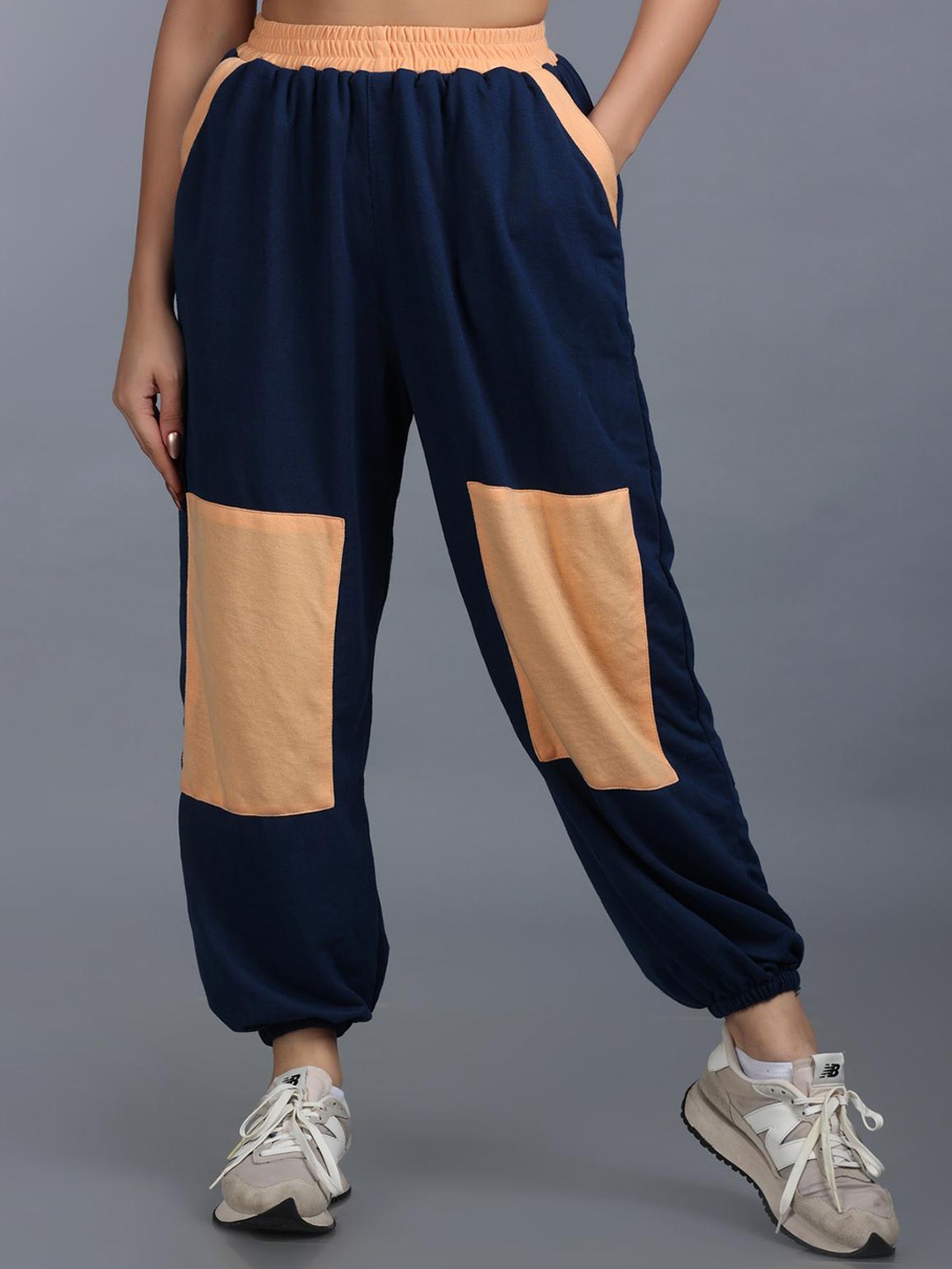 

The Dance Bible Women Mid-Rise Colourblocked Joggers, Navy blue