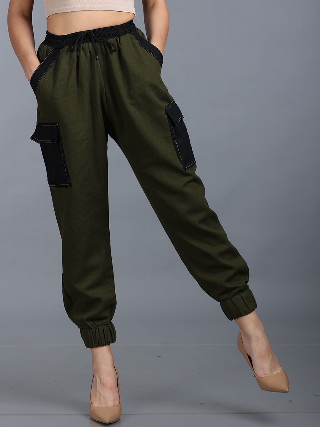 

The Dance Bible Women Loose Fit Mid-Rise Cargo Trousers, Olive