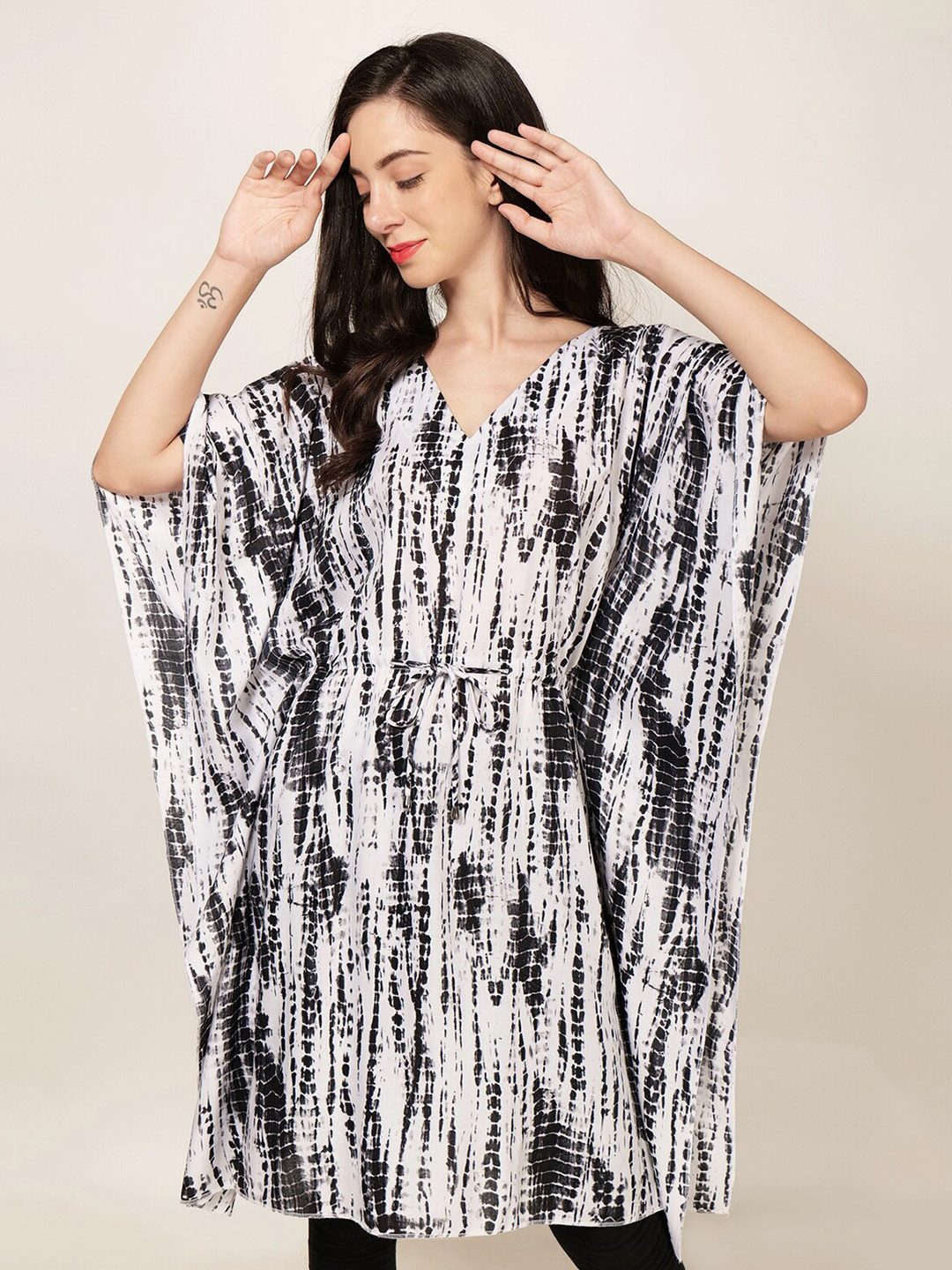 

PATRORNA Abstract Printed V-Neck Flared Sleeve Kaftan Kurta, Black