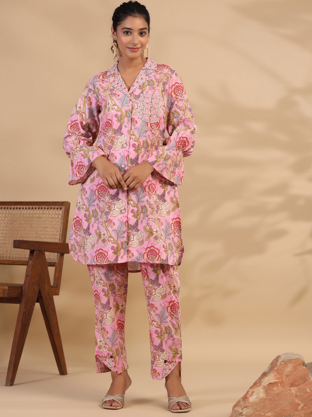 Readiprint Fashions Floral Printed Bell Sleeves Pure Cotton Kurta With Trousers, Pink