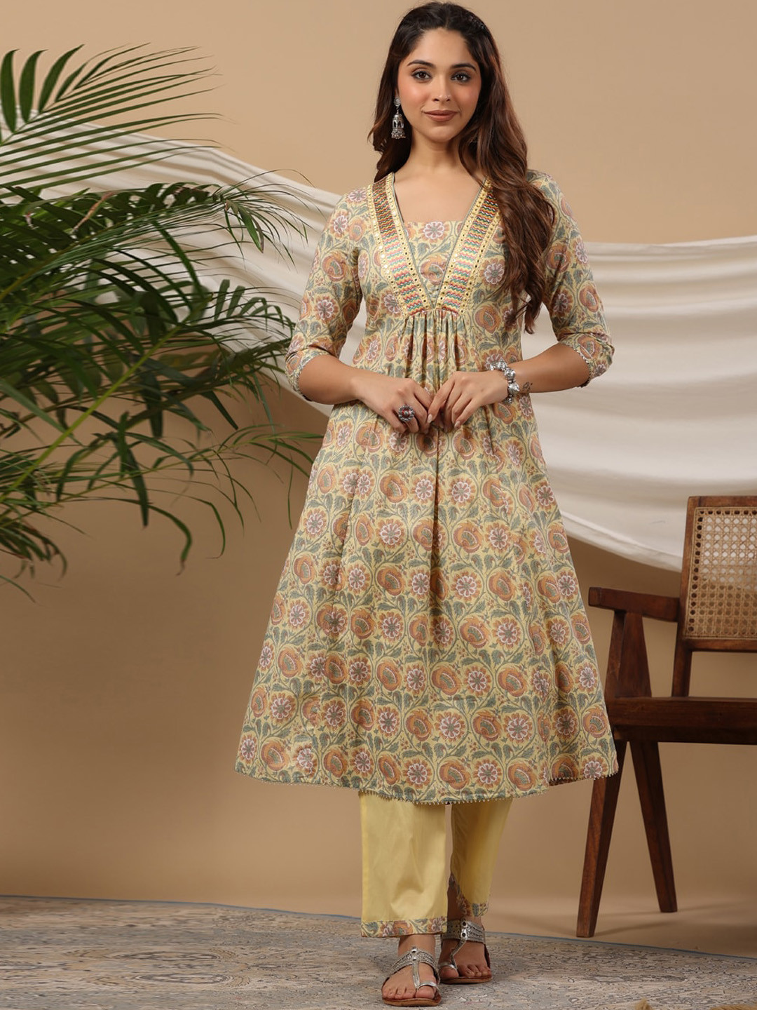 

Readiprint Fashions Women Ethnic Motifs Printed Empire Pure Cotton Kurta with Palazzos, Yellow