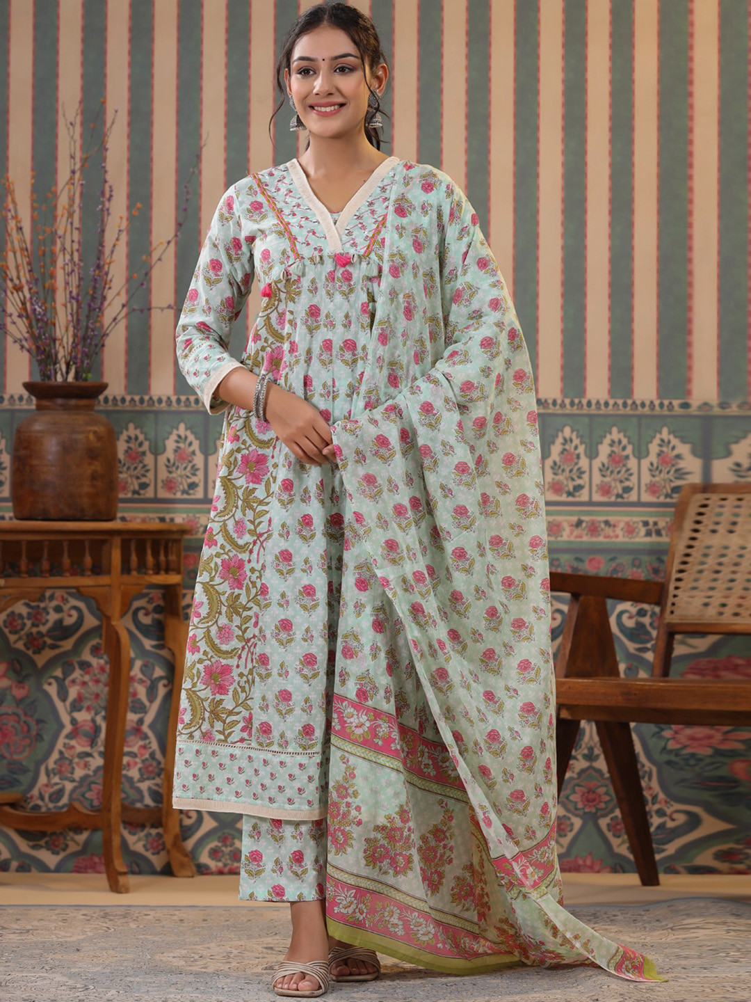 

Readiprint Fashions Women Ethnic Motifs Printed Pure Cotton Kurta with Trousers & Dupatta, Sea green