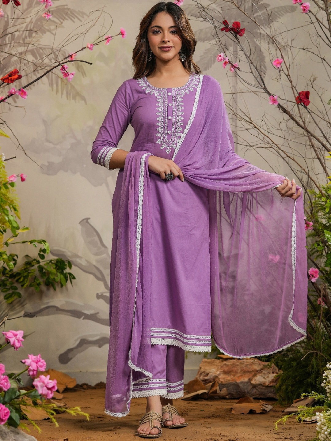 

EverBloom Floral Yoke Design Thread Work Pure Cotton Kurta & Trousers With Dupatta, Lavender