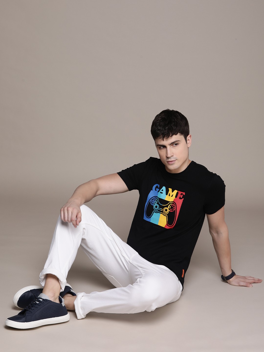 

SIMON CARTER LONDON Men Graphic Printed Slim Fit T-shirt, Black