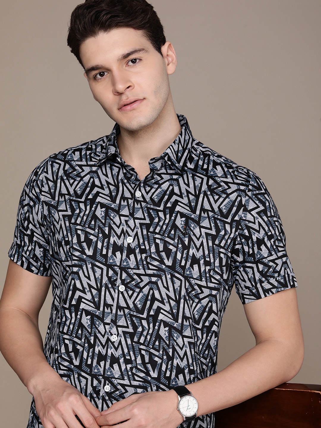 

SIMON CARTER LONDON Men Slim Fit Opaque Printed Cotton Casual Shirt, Black