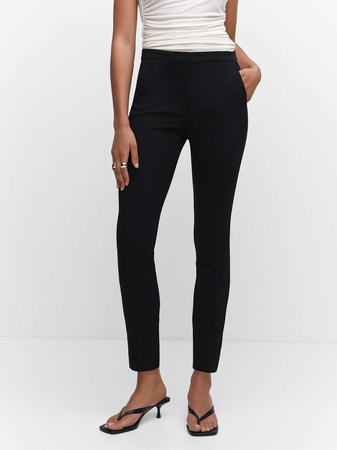 

MANGO Women Mid-Rise Cropped Skinny Fit Trousers, Black