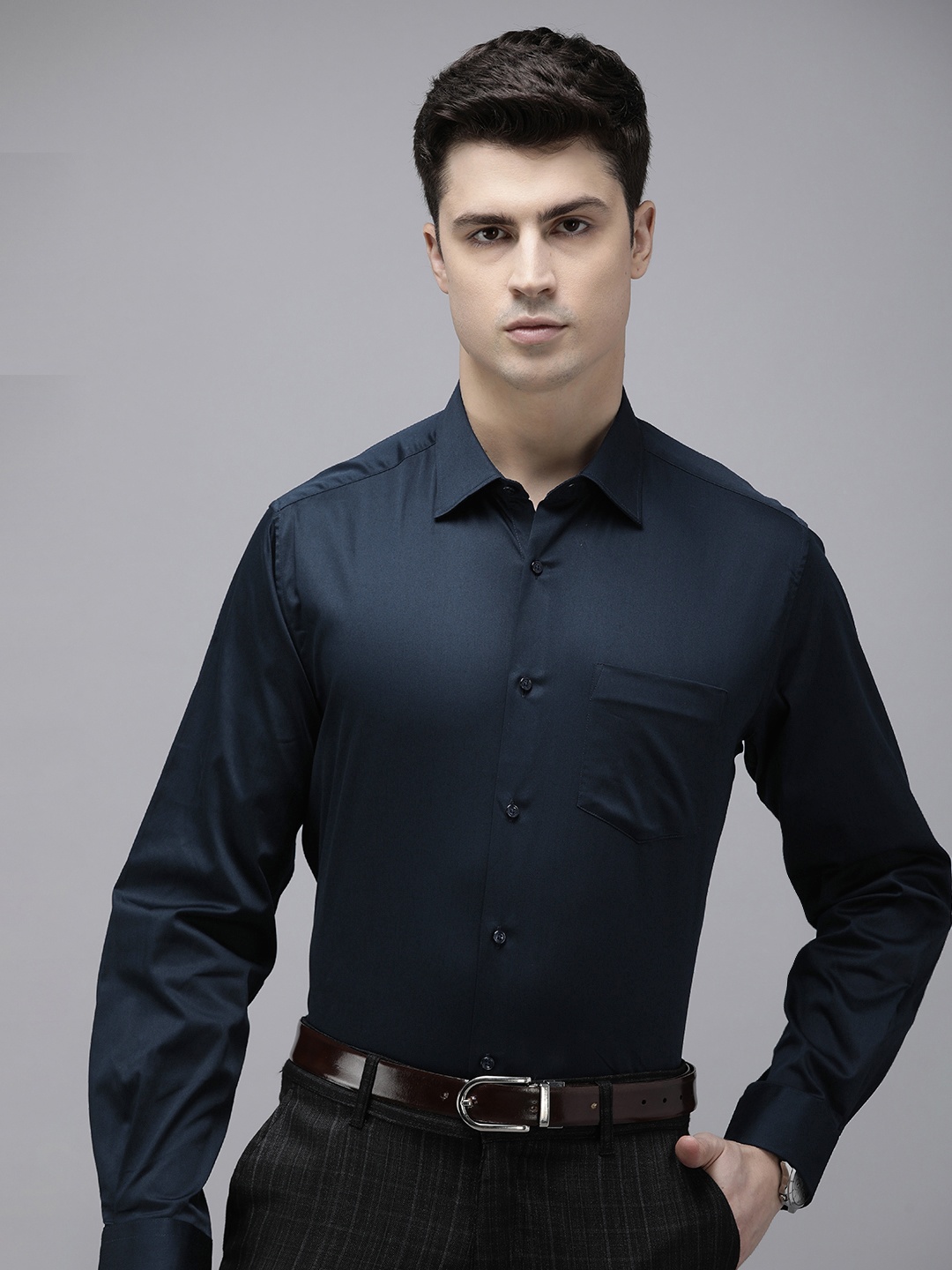 

Van Heusen Men Opaque Formal Shirt, Navy blue