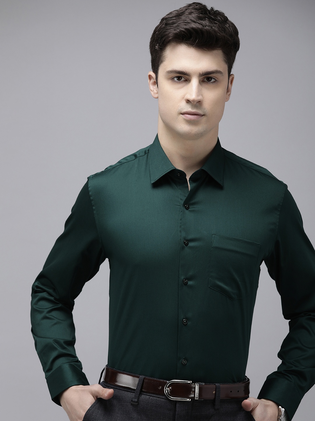 

Van Heusen Men Slim Fit Opaque Formal Shirt, Green