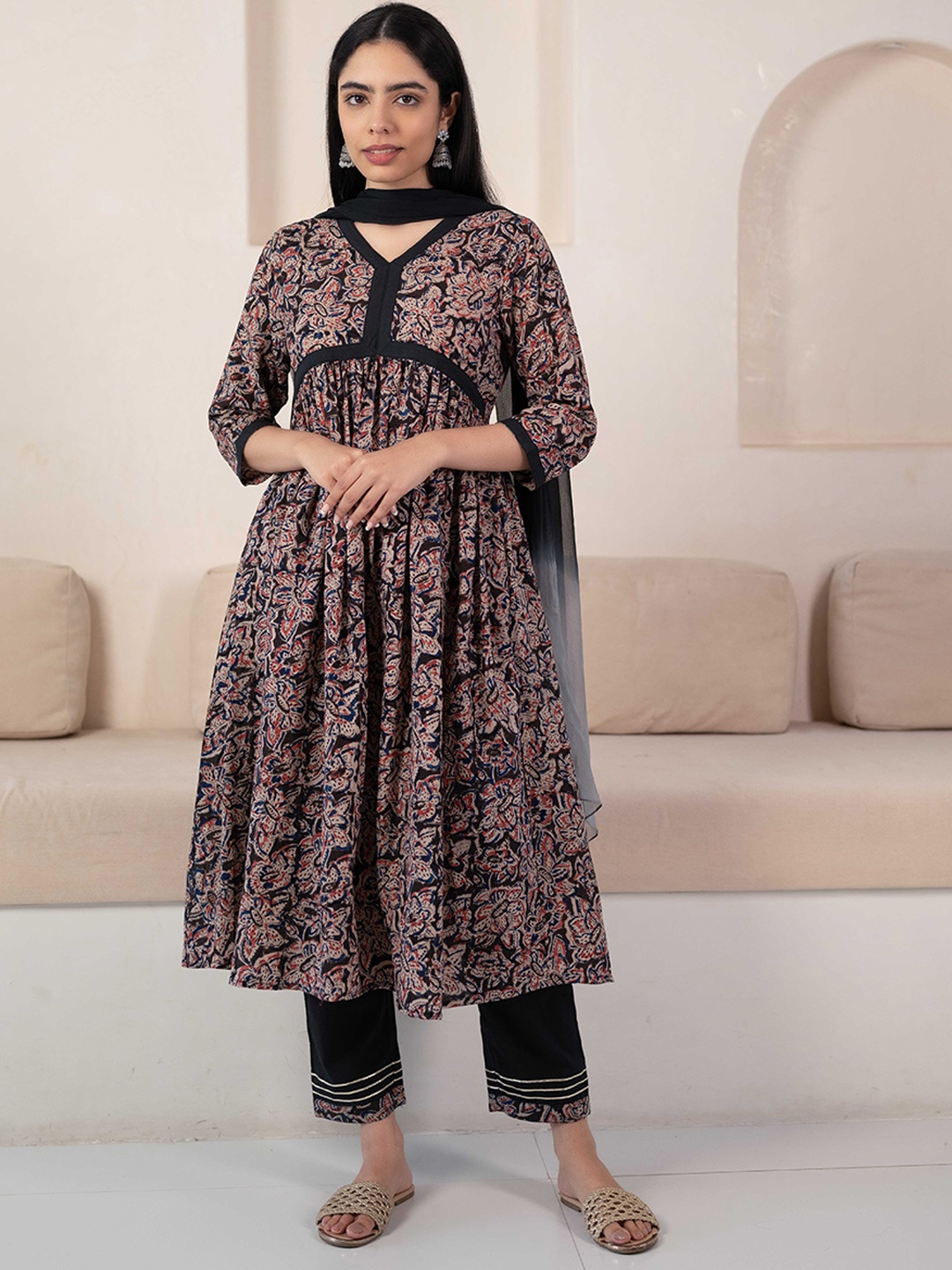 

Sangria Ethnic Printed A-Line Kurta With Trouser & Dupatta, Black