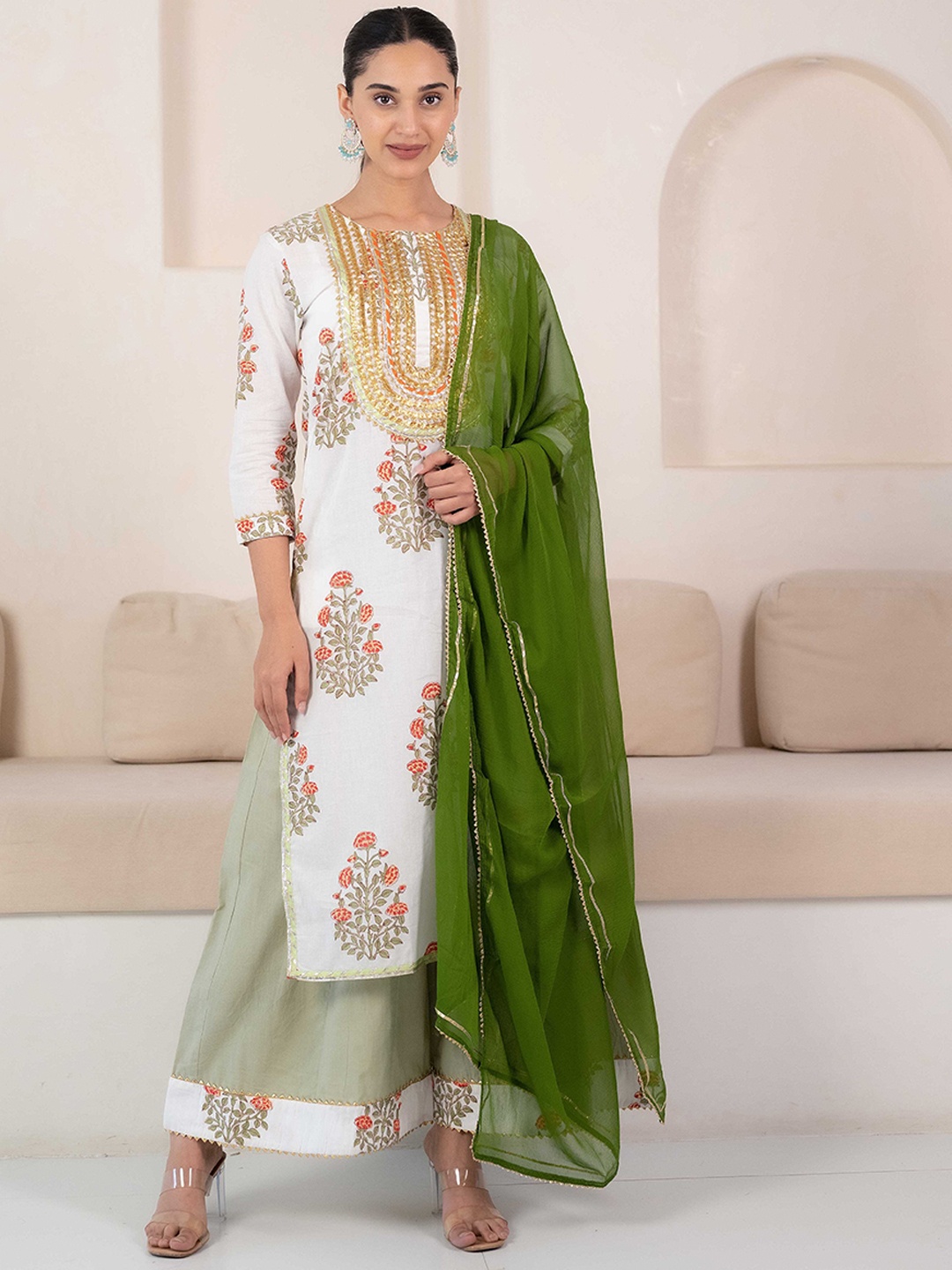 

Sangria White Floral Printed Regular Gotta Patti Kurta With Palazzo & Dupatta