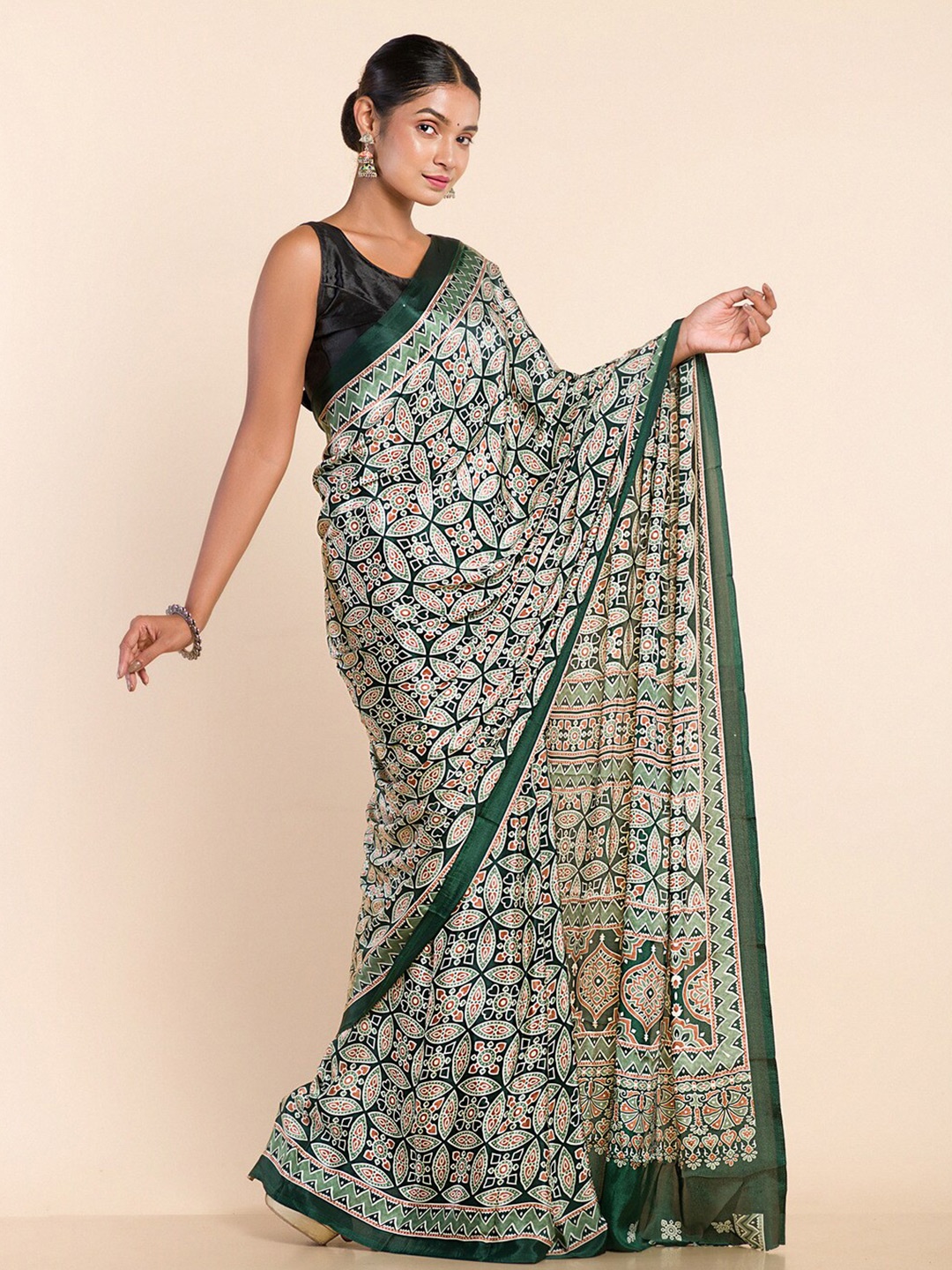 

HERE&NOW Sea Green & White Ethnic Motifs Printed Saree