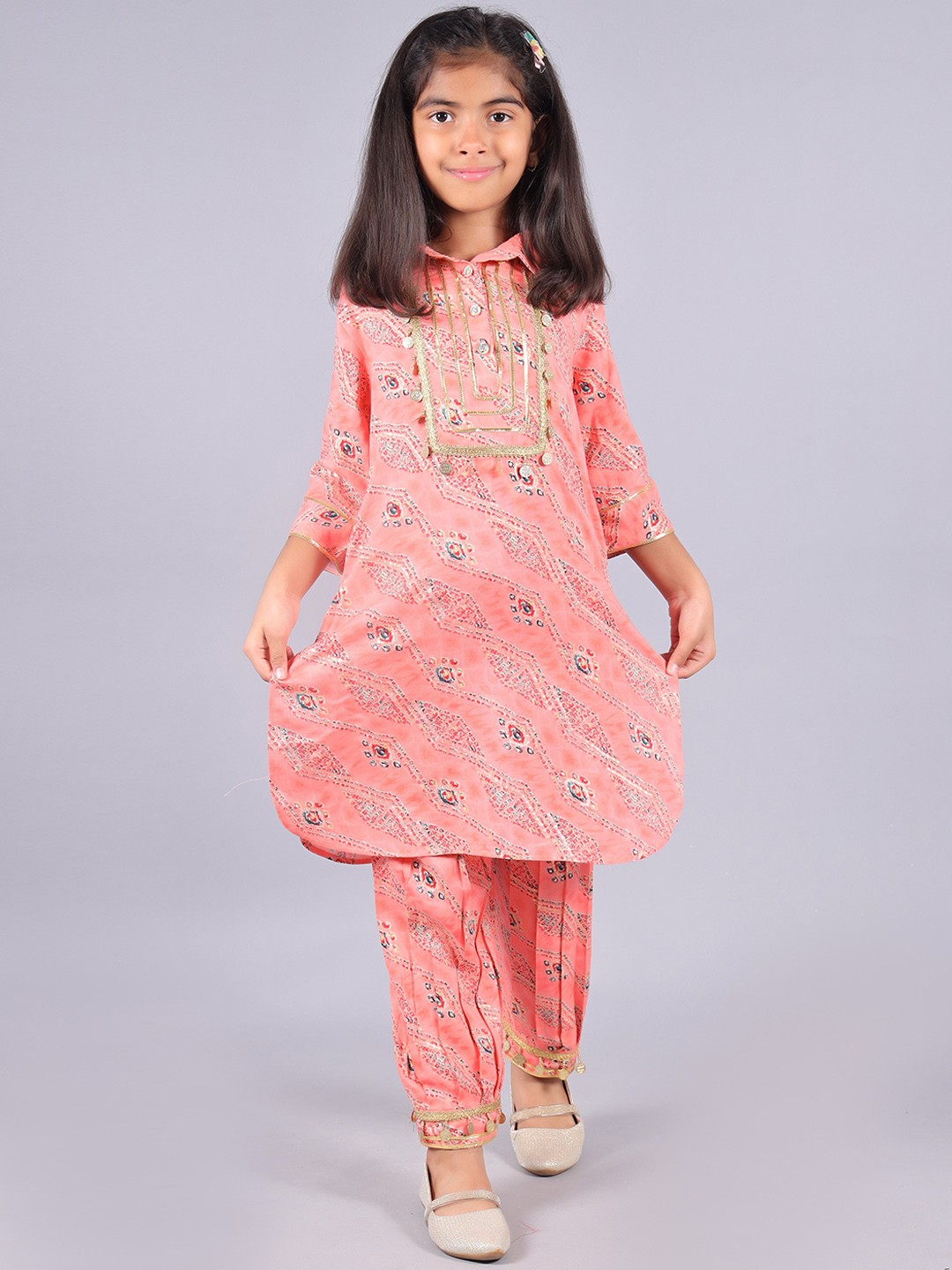 

misbis Girls Bandhani Printed Regular Gotta Patti Kurta With Salwar, Pink