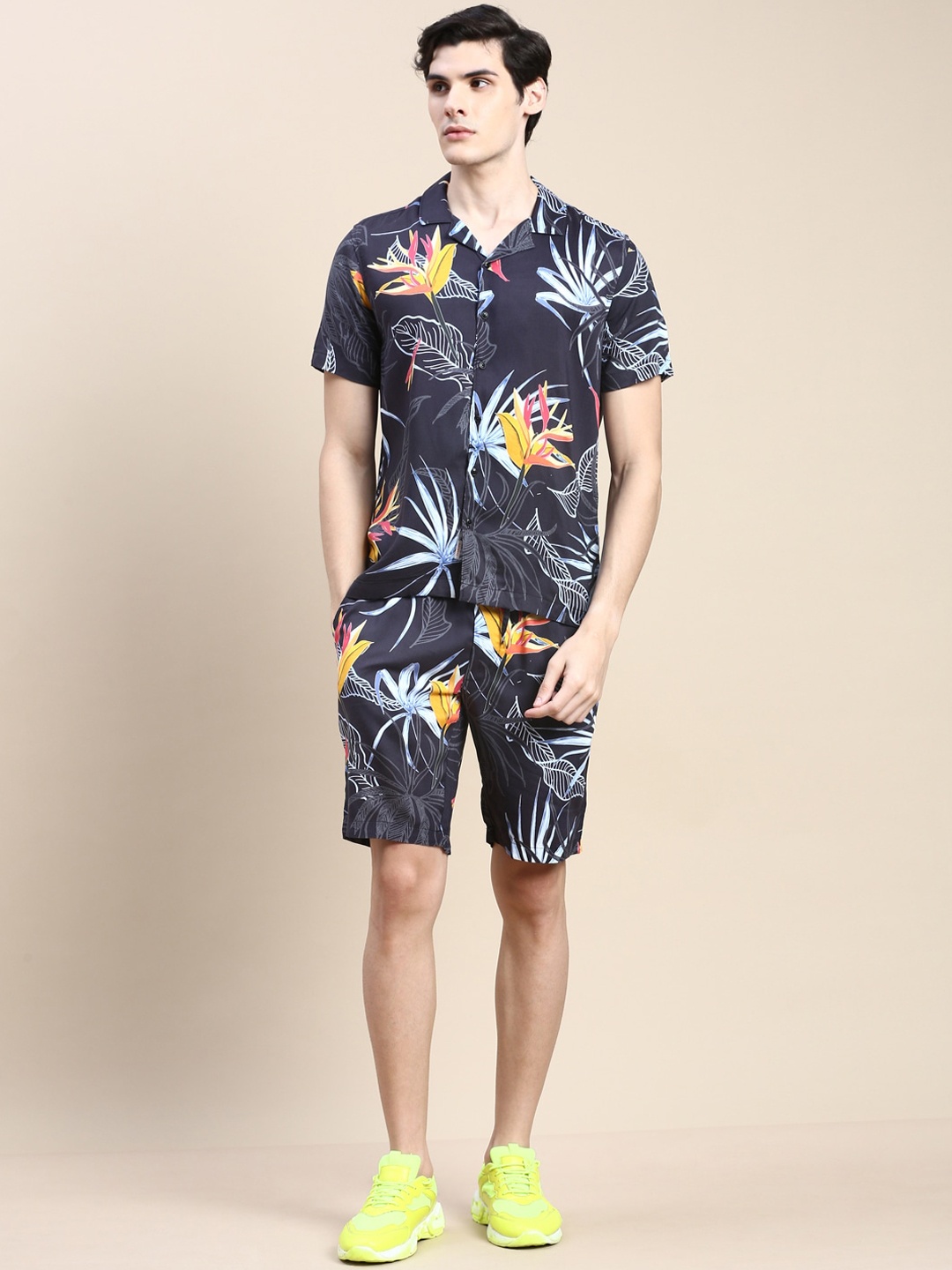 

SHOWOFF Tropical Printed Cuban Collar Shirt with Shorts, Black