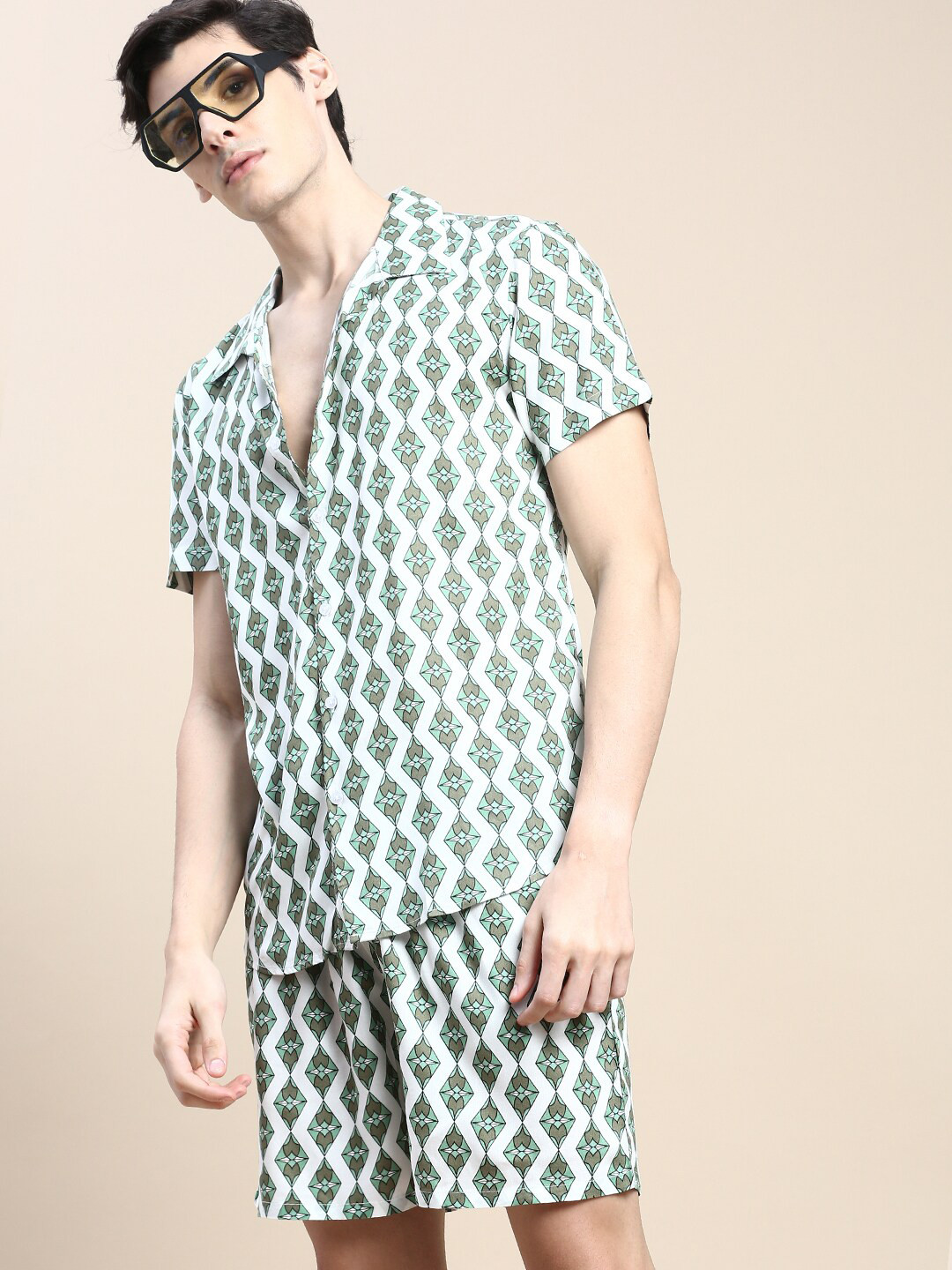 

SHOWOFF Men Printed Slim Fit Shirt And Shorts Co-Ords, Off white