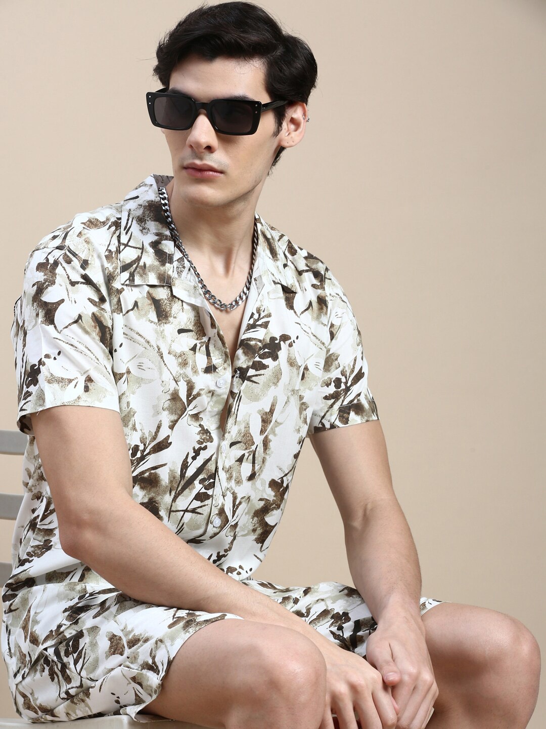 

SHOWOFF Floral Printed Slim Fit Shirt & Shorts, Off white