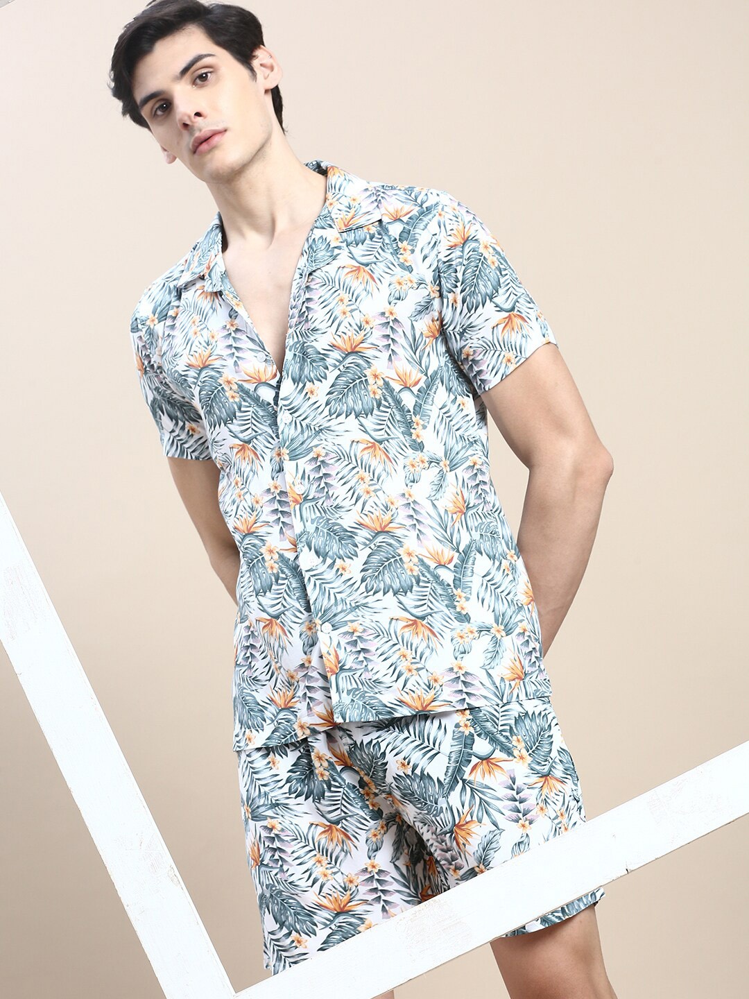 

SHOWOFF Tropical Printed Shirt Collar Slim Fit Shirt & Shorts, White
