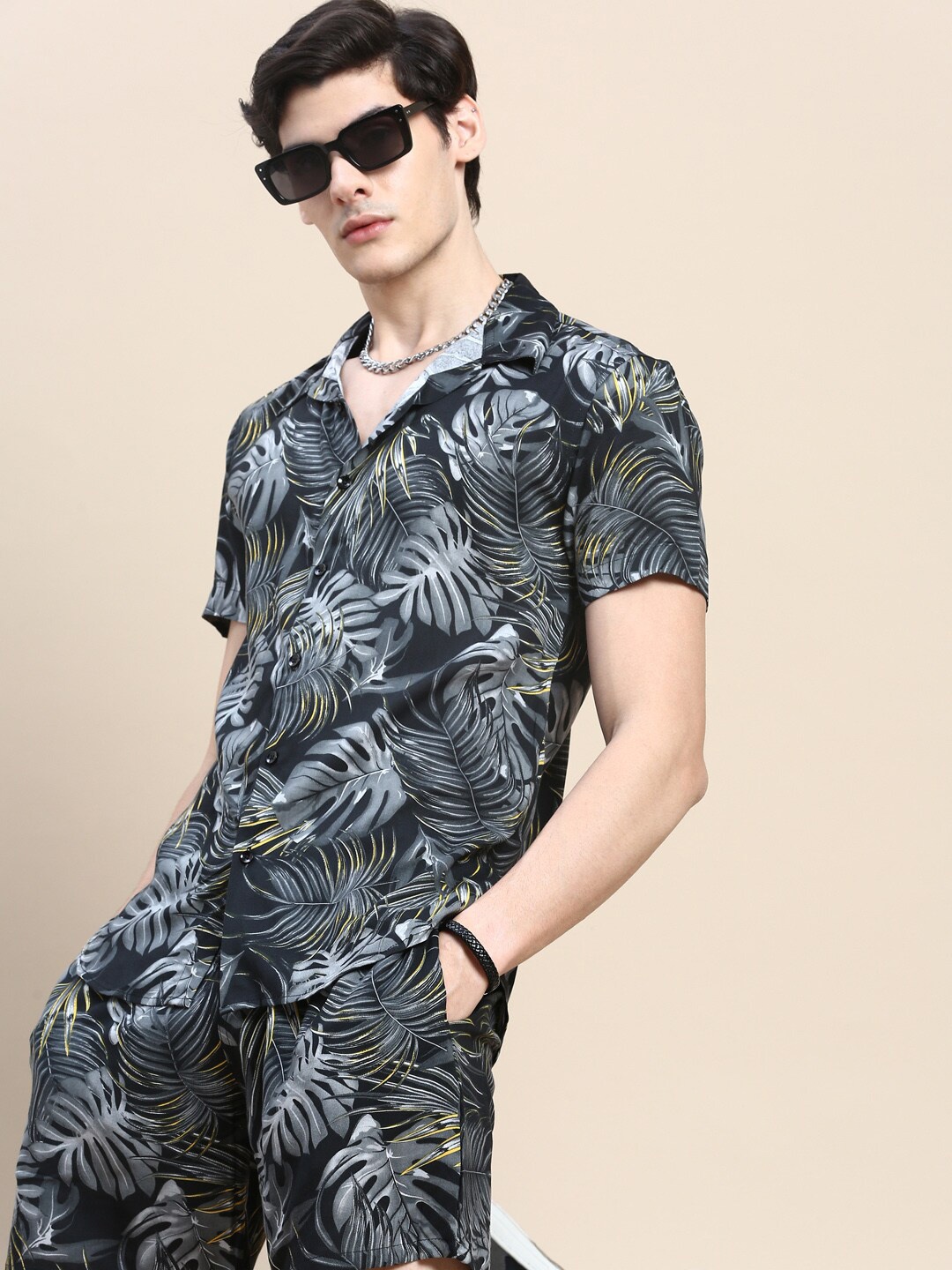 

SHOWOFF Printed Shirt With Shorts, Black