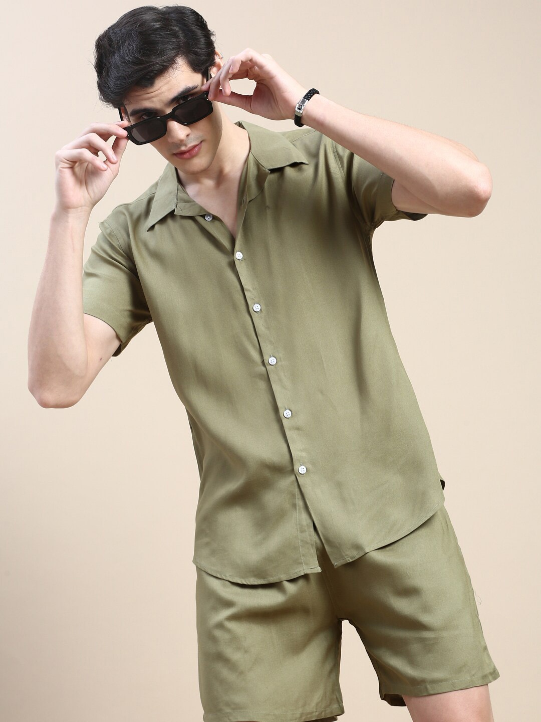 

SHOWOFF Cuban Collar Slim Fit Shirt With Shorts, Olive