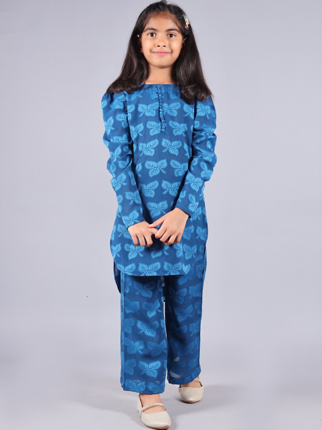 

misbis Girls Round Neck Floral Printed Curved Hem Regular Kurta with Palazzos, Blue