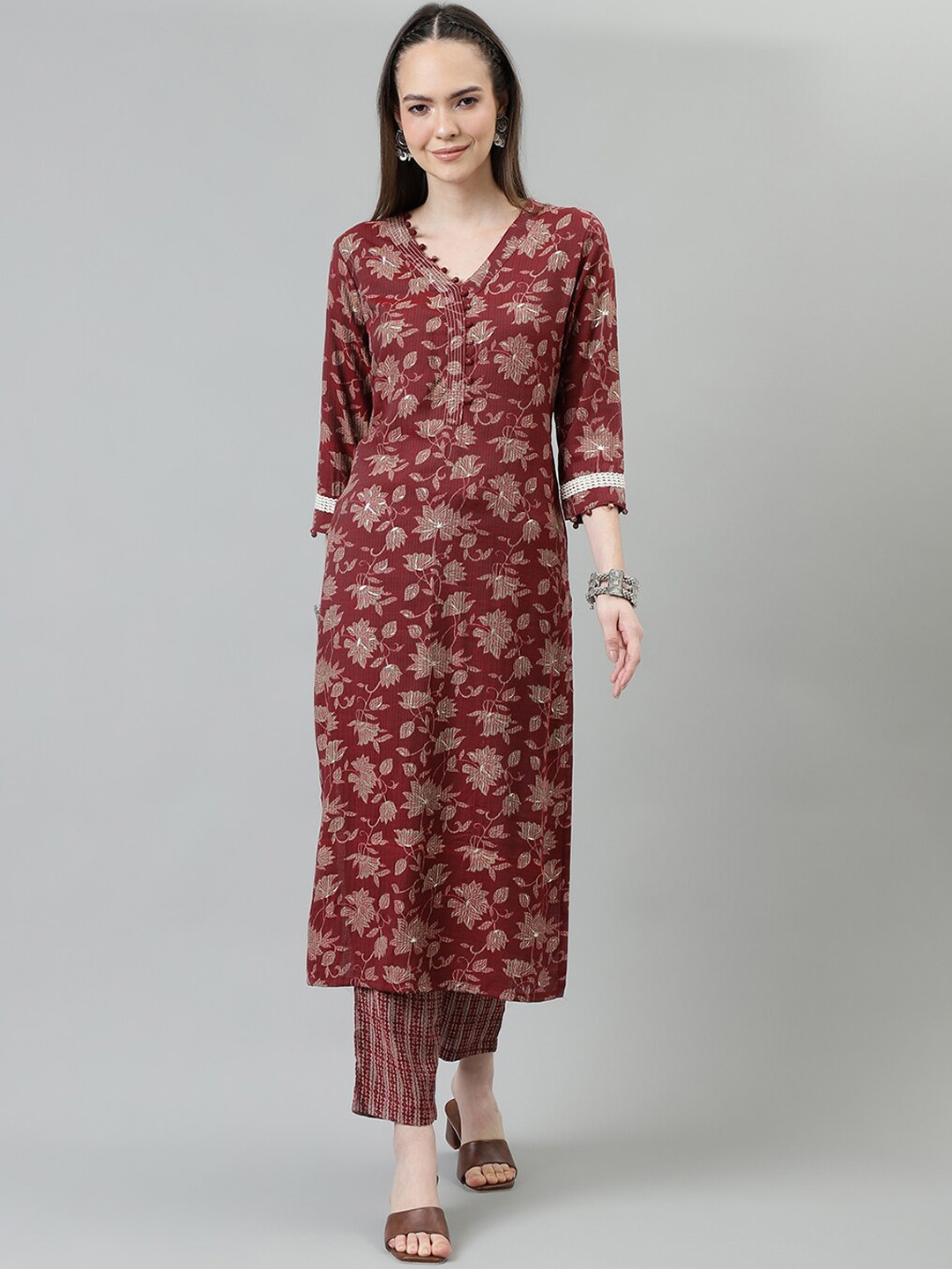

Sringam Floral Printed V-Neck Kurta With Trousers, Red