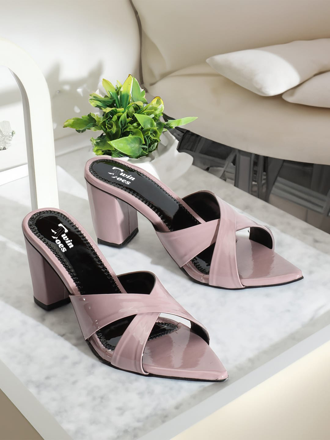 

TWIN TOES Criss Cross Strap Block Heels, Pink