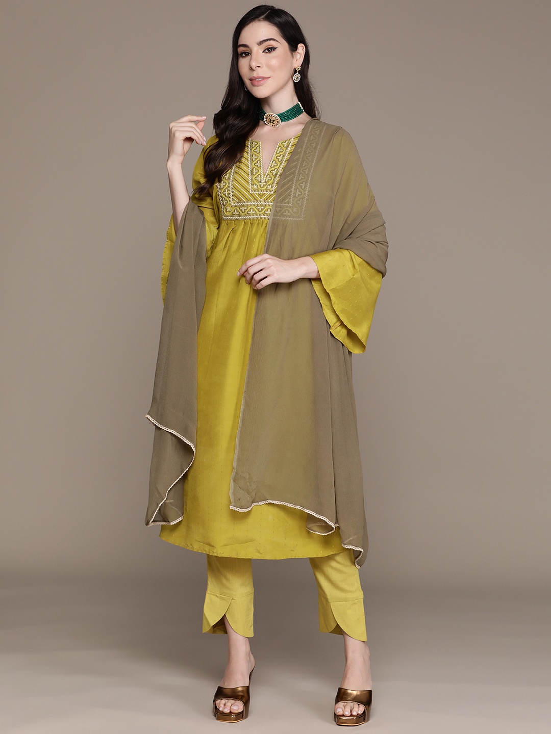 

aarke Ritu Kumar Women Yoke Design Regular Kurta with Trousers & Dupatta, Olive