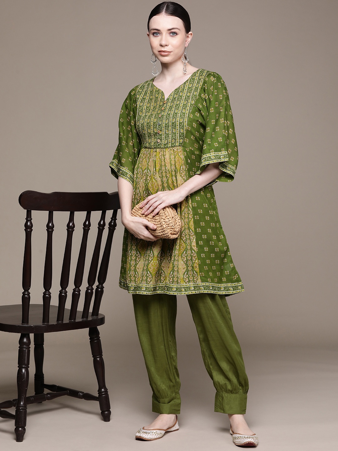 

aarke Ritu Kumar Women Ethnic Motifs Printed Empire Kurti with Trousers, Green